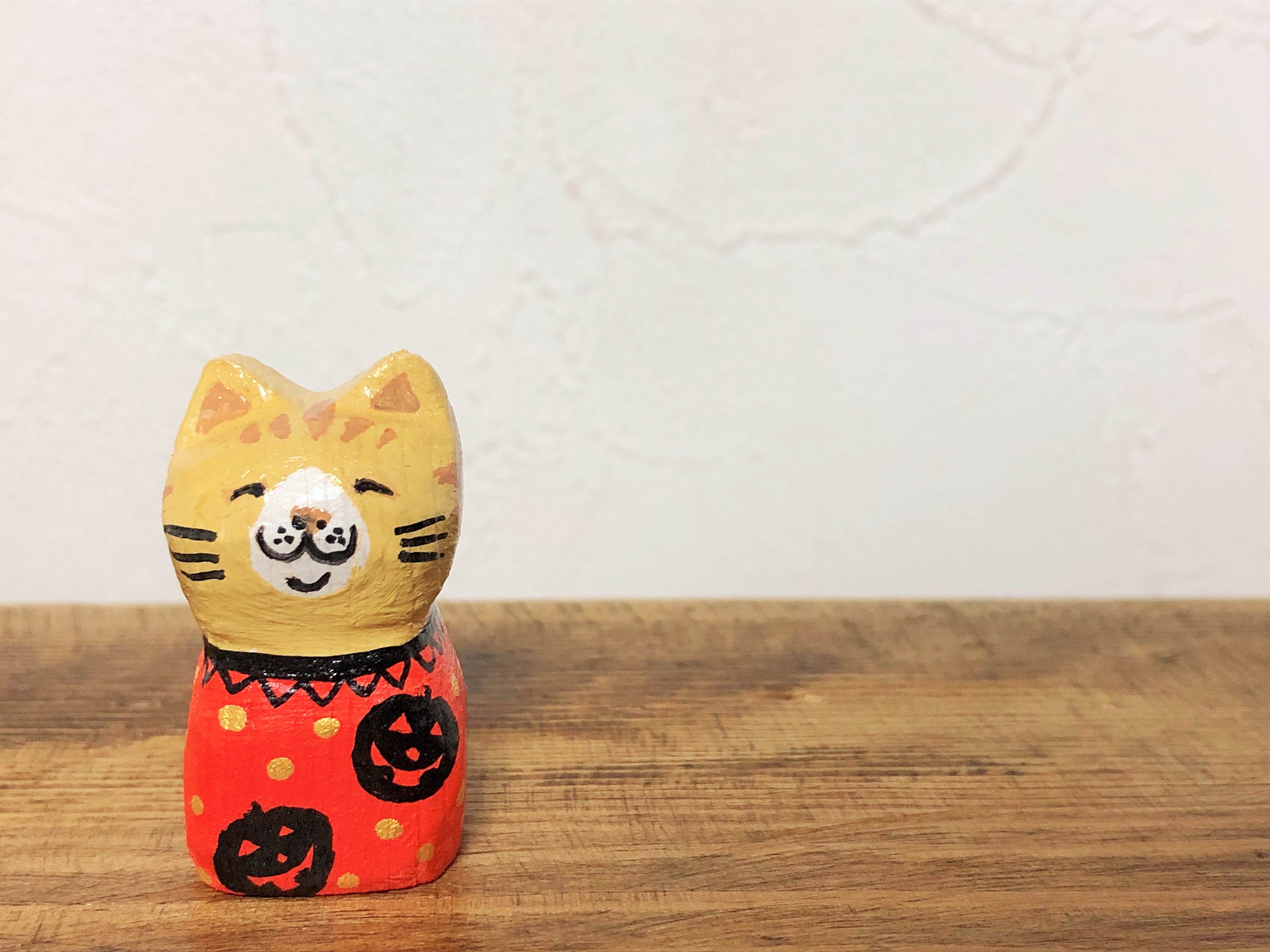 木彫りの小さな猫 ハロウィン Iichi ハンドメイド クラフト作品 手仕事品の通販