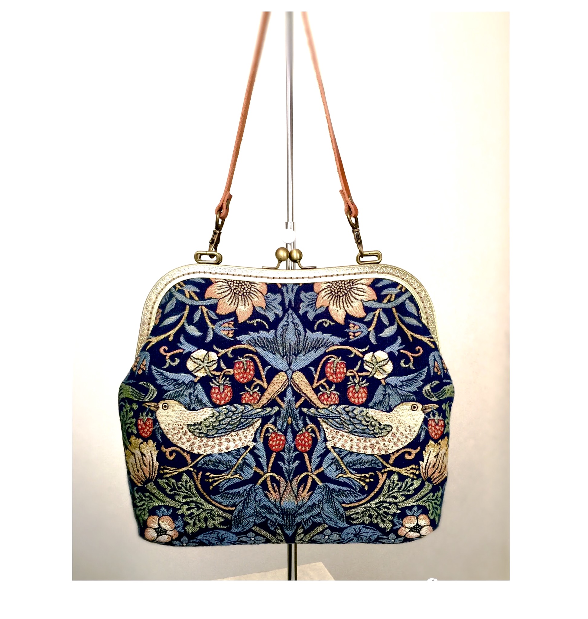 ジャガード織りイチゴ泥棒26cm がま口バッグ Iichi ハンドメイド クラフト作品 手仕事品の通販