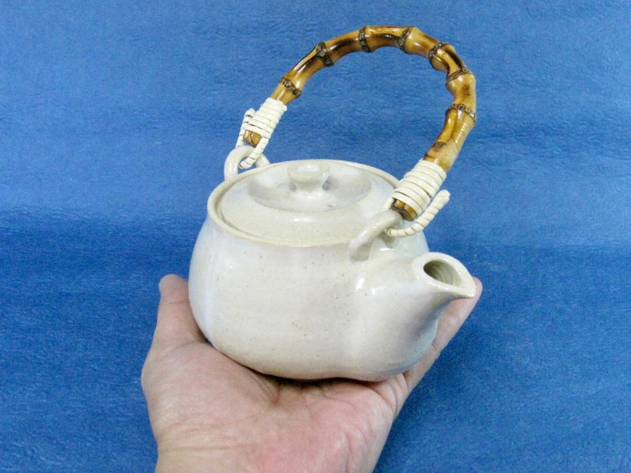 陶器 どびん中サイズ 藁白釉 Iichi ハンドメイド クラフト作品 手仕事品の通販