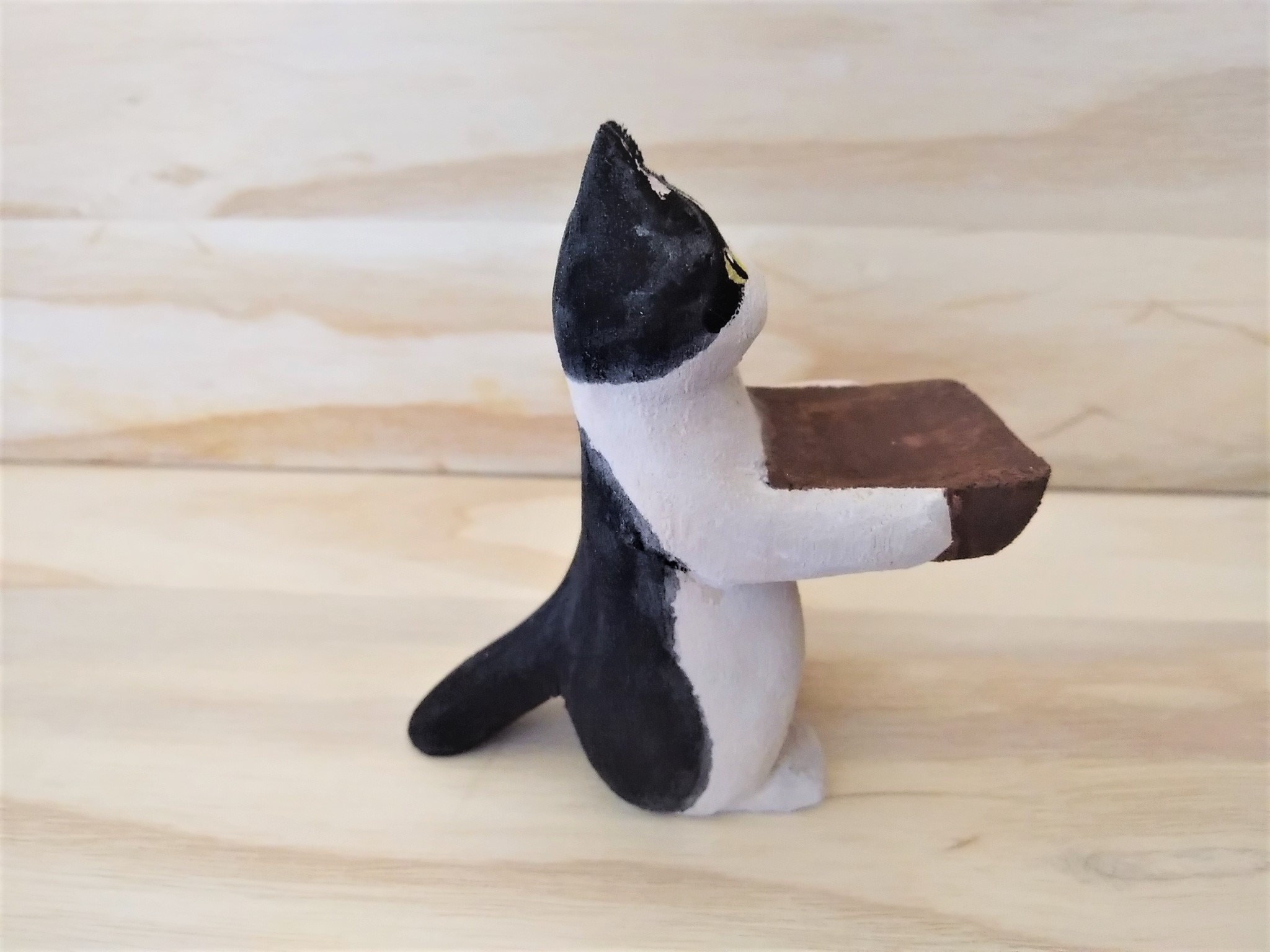 木彫り 置物 ミニ立ちネコ ハチワレ リング置き Iichi ハンドメイド クラフト作品 手仕事品の通販