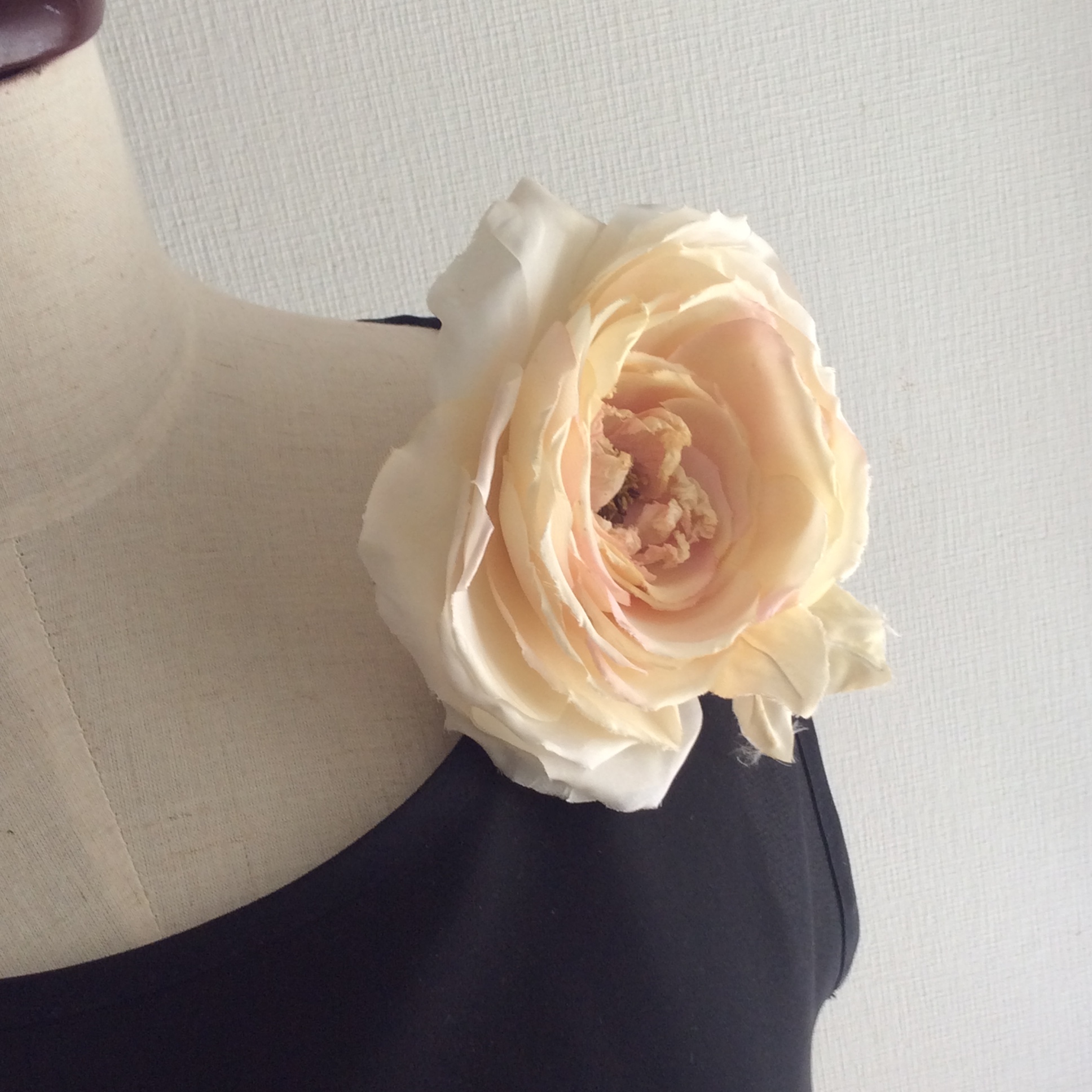 布花 大きな薔薇のコサージュ No 181 Iichi ハンドメイド クラフト作品 手仕事品の通販