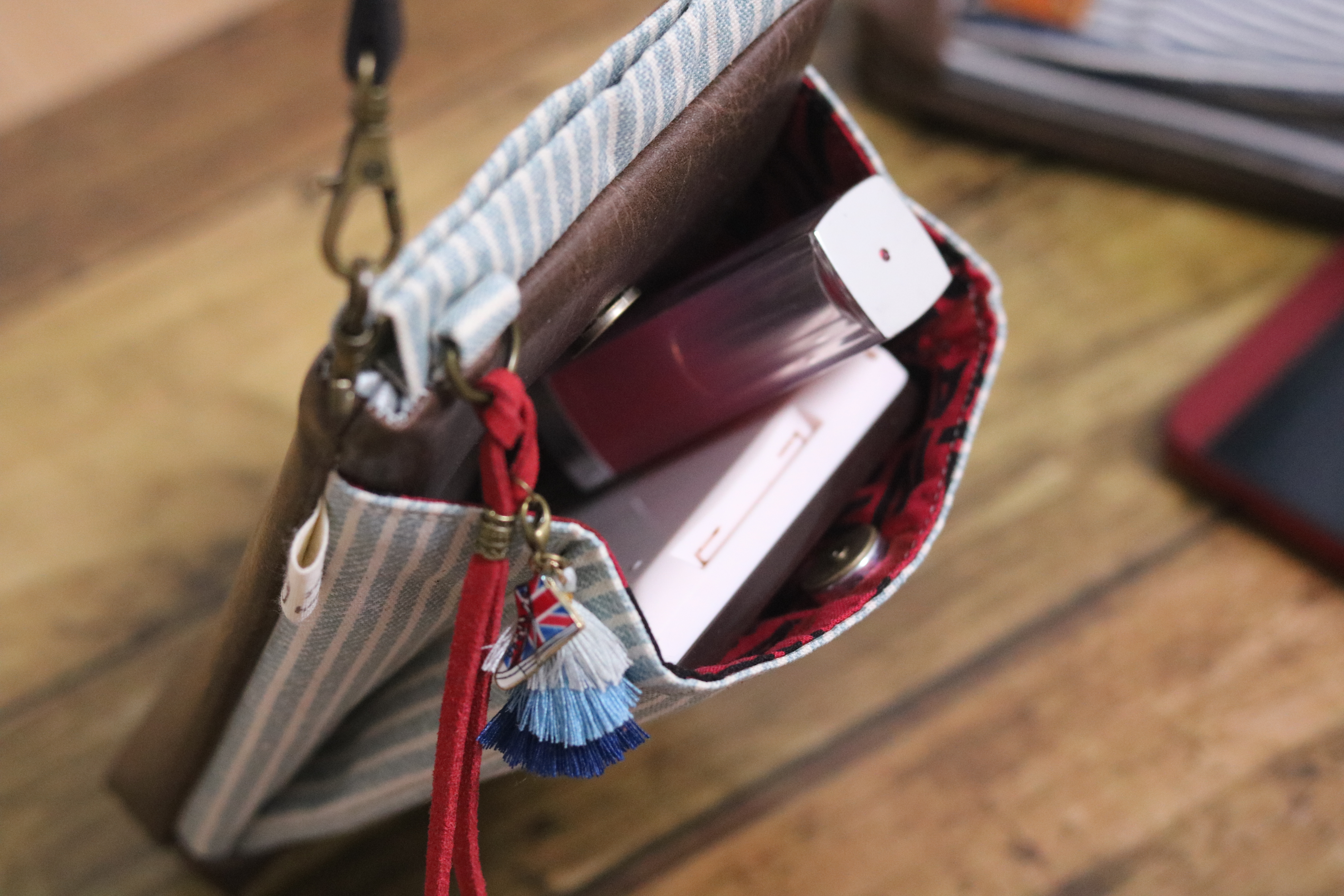 おしゃれなデニムストライプ スマホポーチ Iichi ハンドメイド クラフト作品 手仕事品の通販