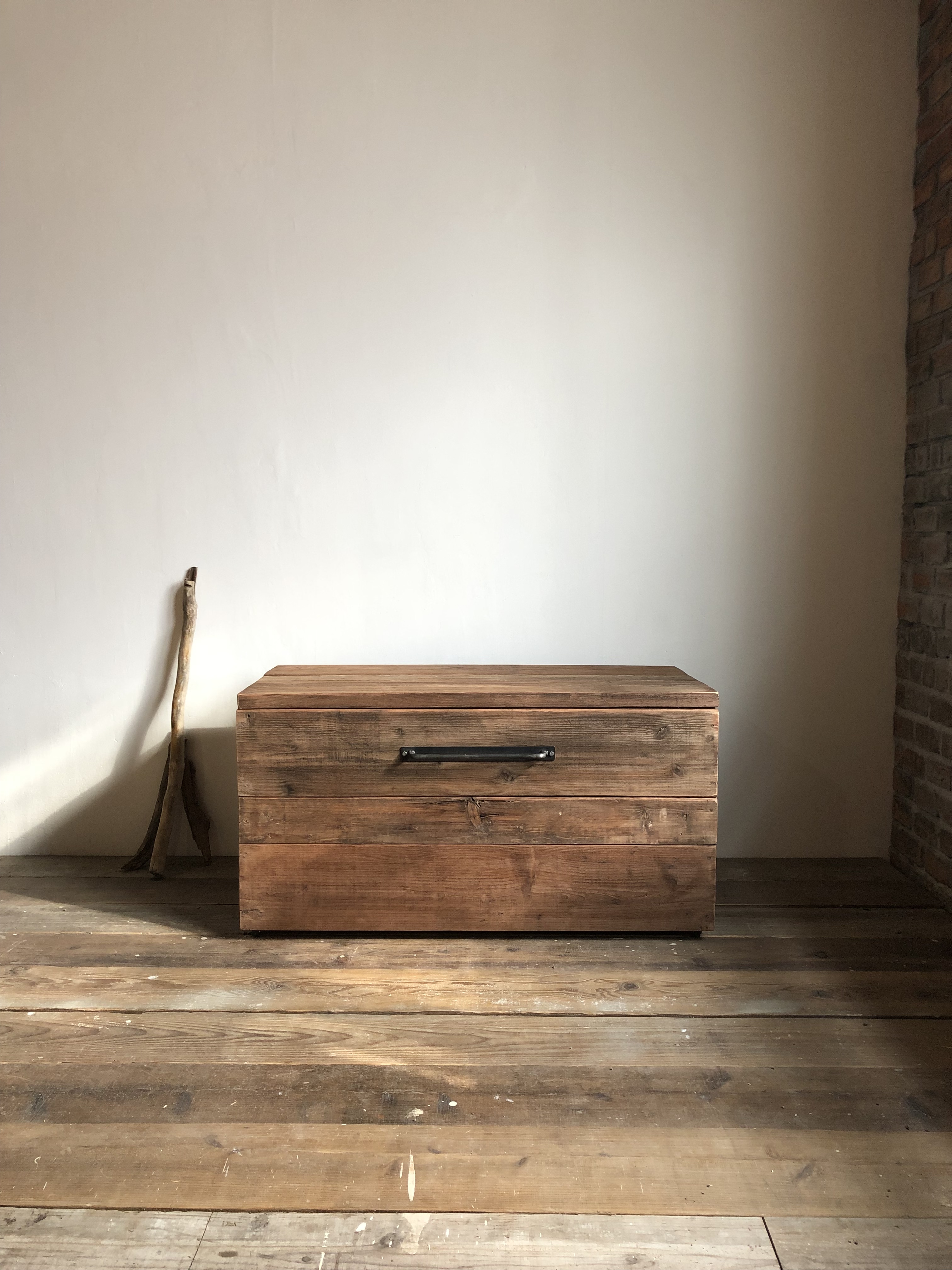 数量限定 M Box 収納 ボックス 椅子 ベンチ チェアー キャスター 収納箱 古材 木箱 テーブル ウッドボックス Iichi ハンドメイド クラフト作品 手仕事品の通販