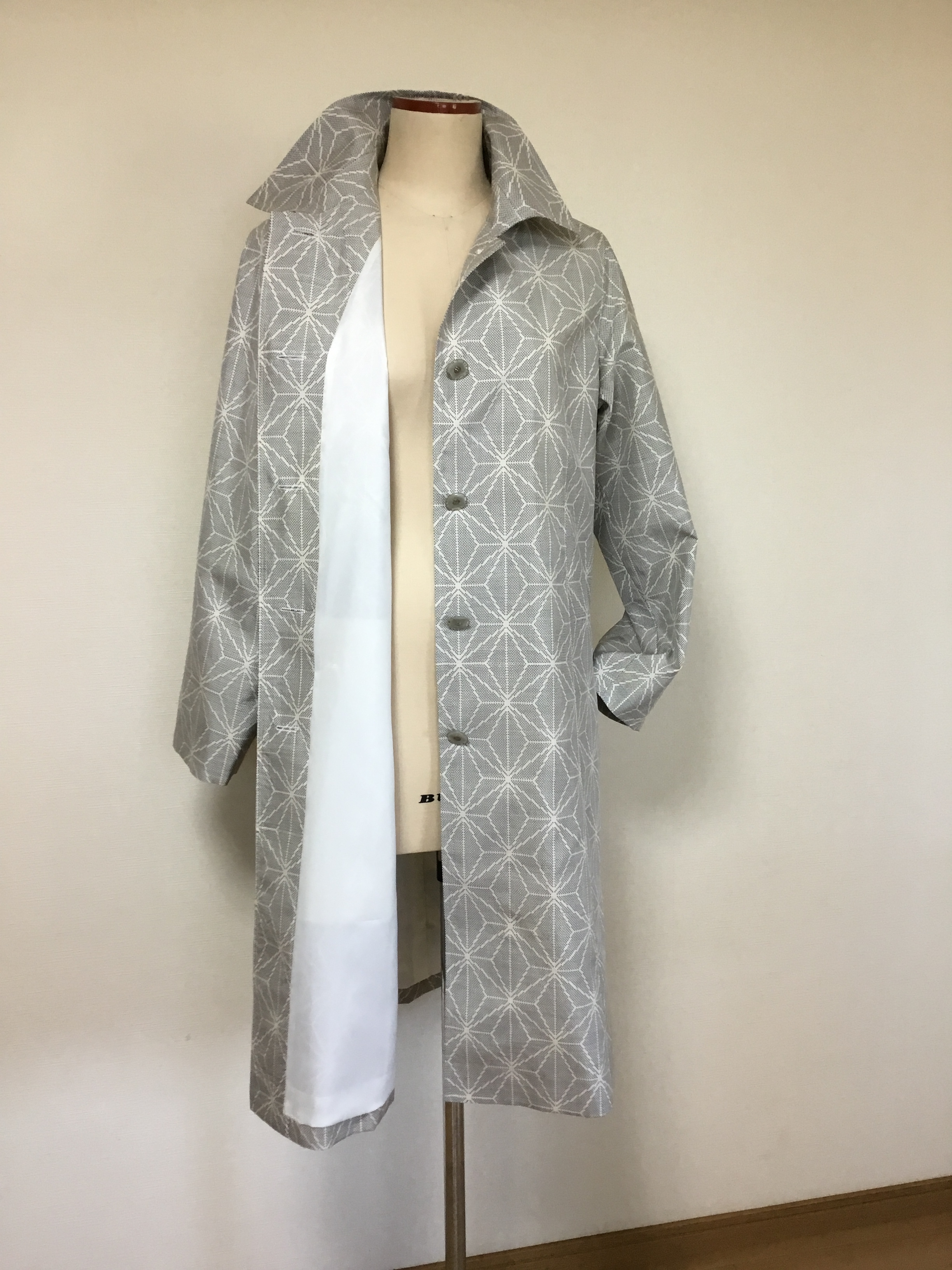 白大島紬のコート 着物リメイク | iichi ハンドメイド・クラフト作品 