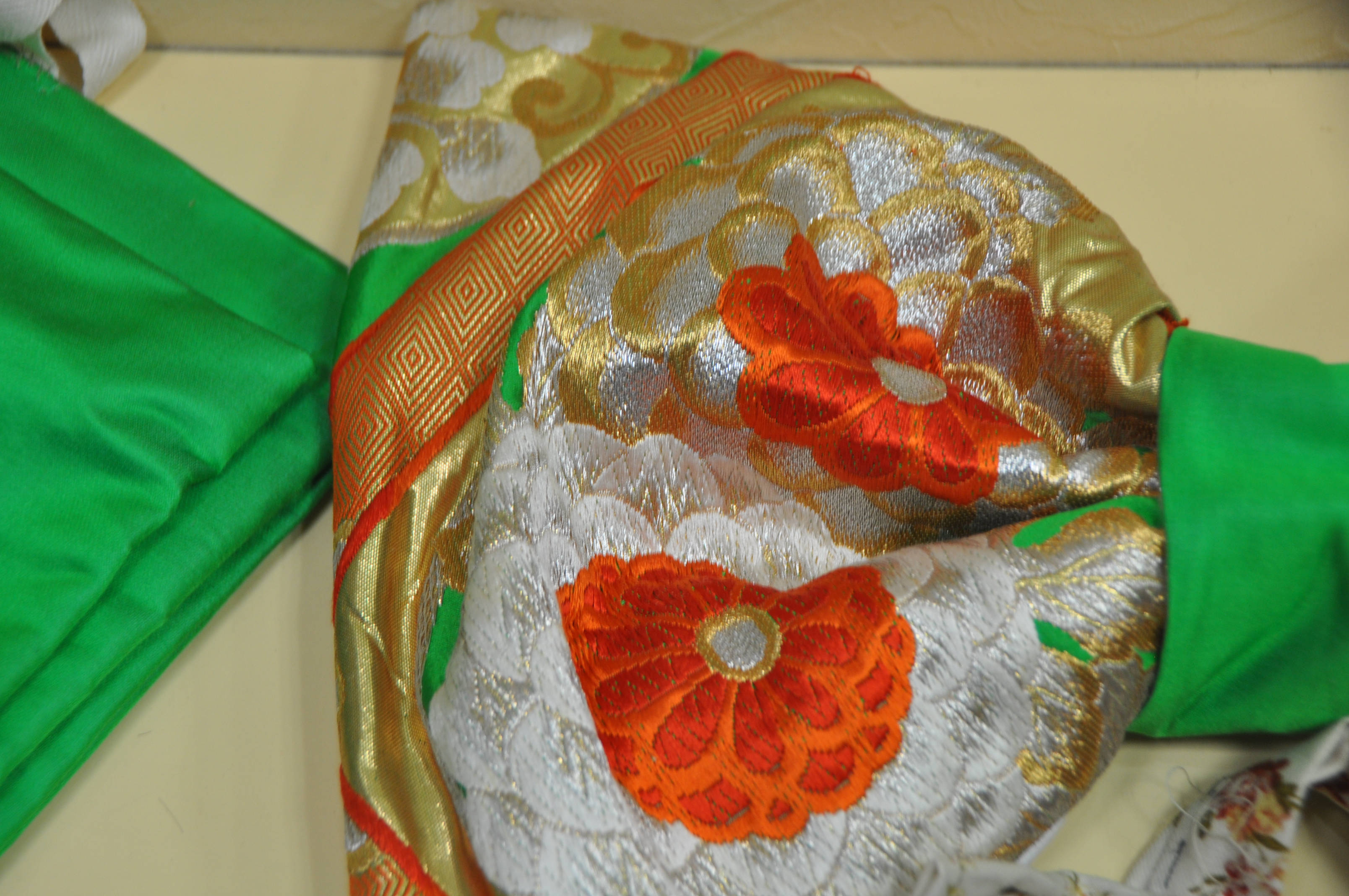 小柄な方に合うサイズです 銀帯 作り帯 二部式になったリボンの帯 成人式お薦めです Iichi ハンドメイド クラフト作品 手仕事品の通販