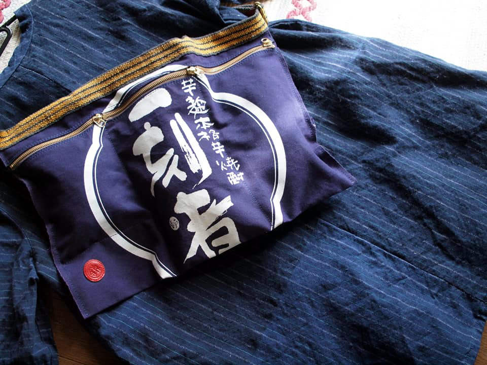 革職人が作る 一刻者前掛けで作った前掛け ボディバッグのようなもの Iichi ハンドメイド クラフト作品 手仕事品の通販