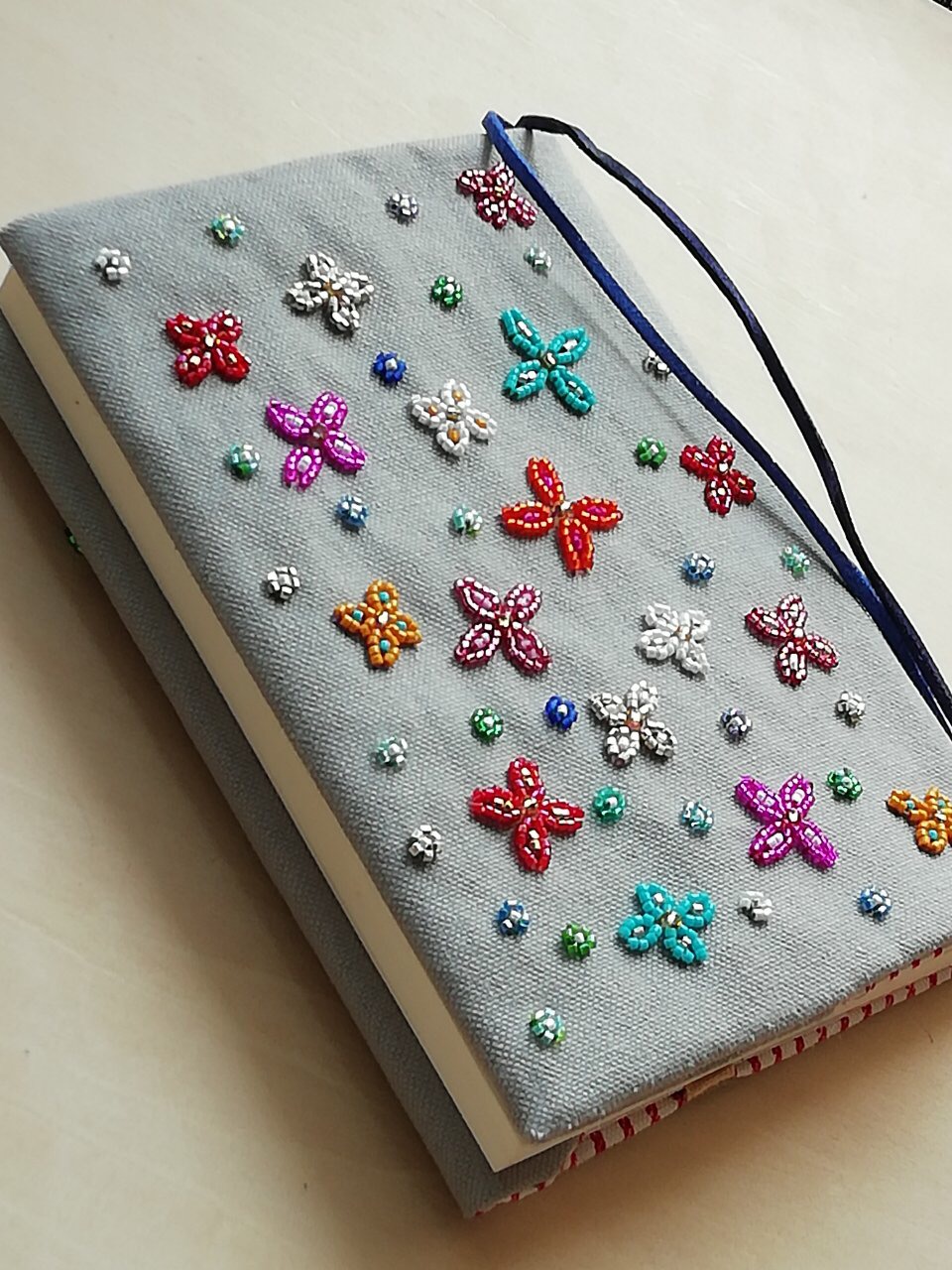 ブックカバー フラワー ビーズ刺繍 文庫本用 Iichi ハンドメイド クラフト作品 手仕事品の通販