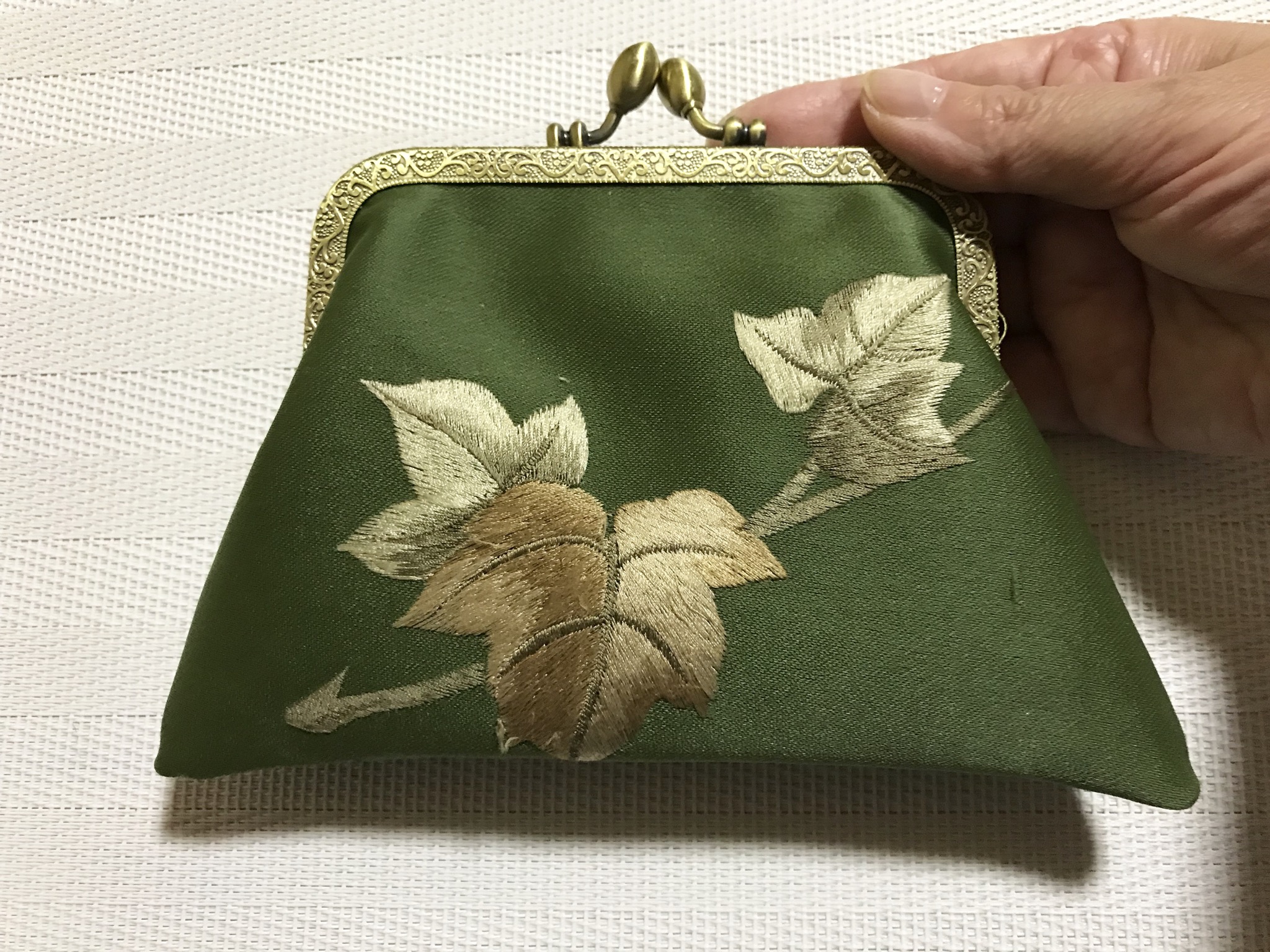 がまぐち 角型 抹茶色 ぶどうの葉 刺繍帯地 Iichi ハンドメイド クラフト作品 手仕事品の通販