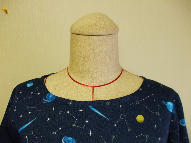 セール品 宇宙柄プリント ラウンドネック７分丈袖ワンピース 両脇ポケット付き ３ｌサイズ 紺色 受注生産 Iichi ハンドメイド クラフト作品 手仕事品の通販