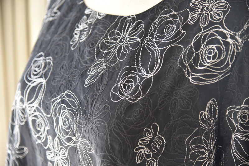 受注製作 オーダーメイド ワンピース薔薇刺繍 綿生地 Iichi ハンドメイド クラフト作品 手仕事品の通販