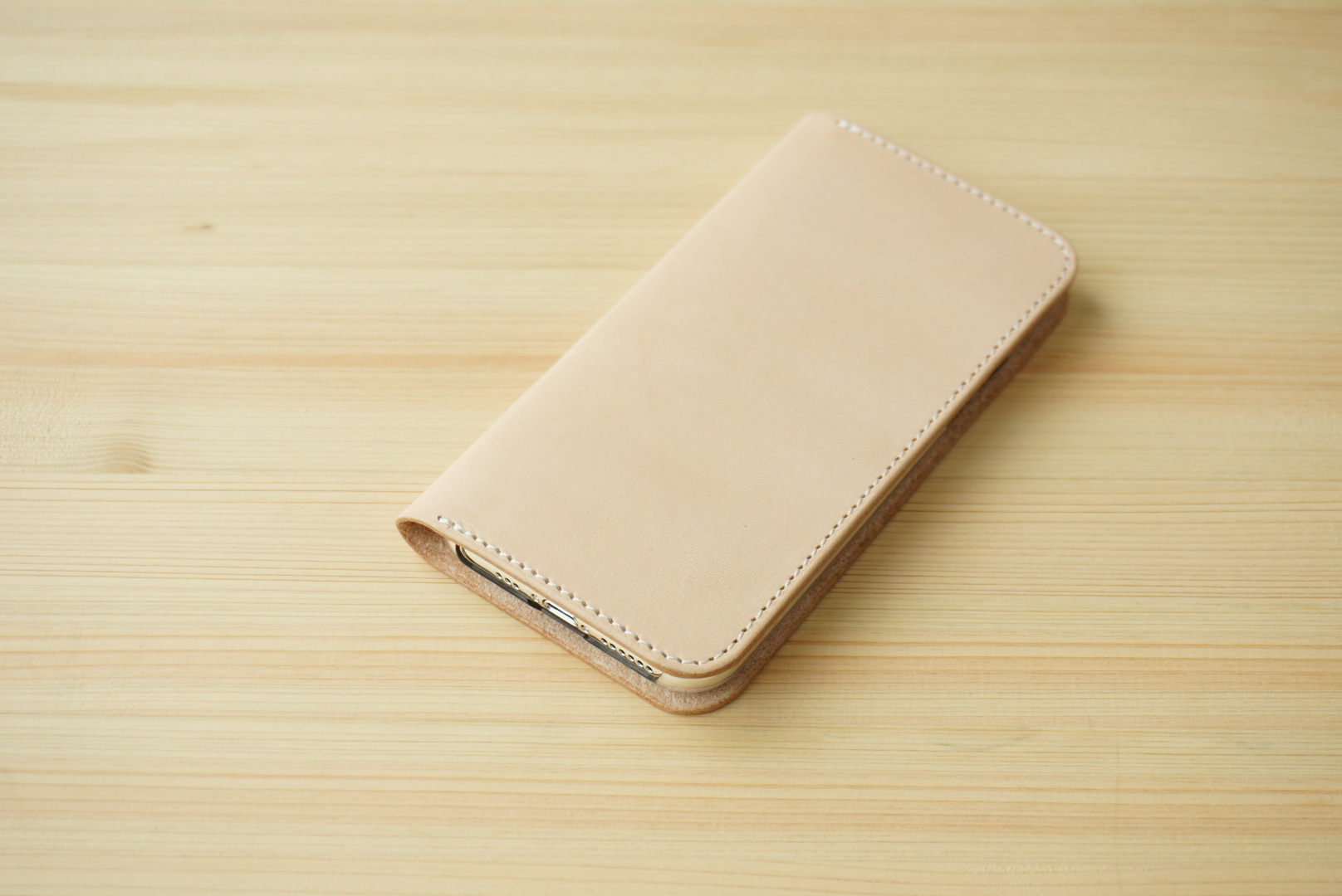 牛革 Iphone 11 カバー ヌメ革 レザーケース 手帳型 ナチュラルカラー