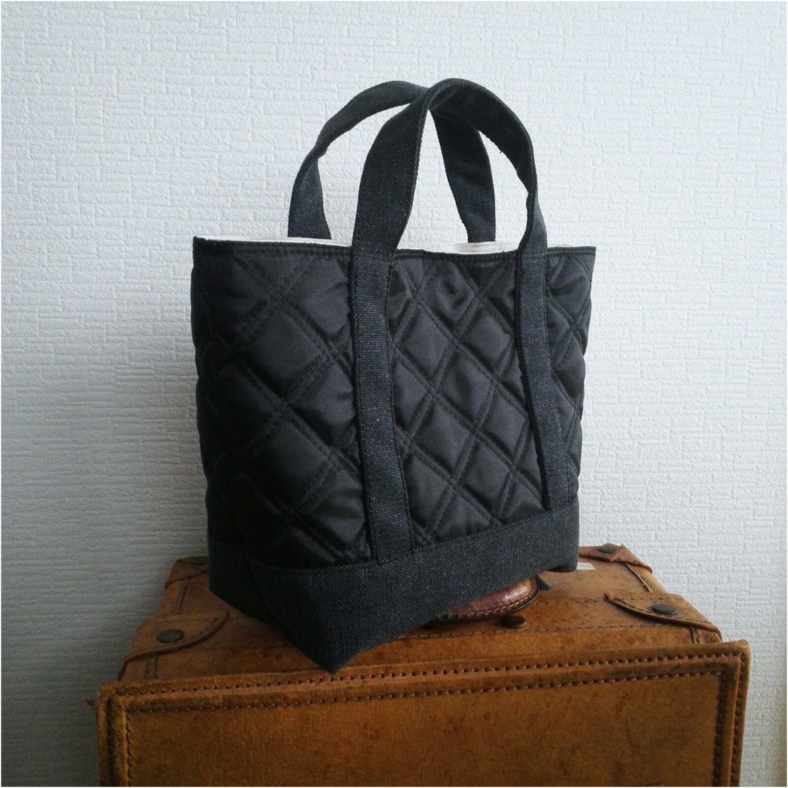ブラックナイロンキルトx帆布のトートバッグs Iichi ハンドメイド クラフト作品 手仕事品の通販