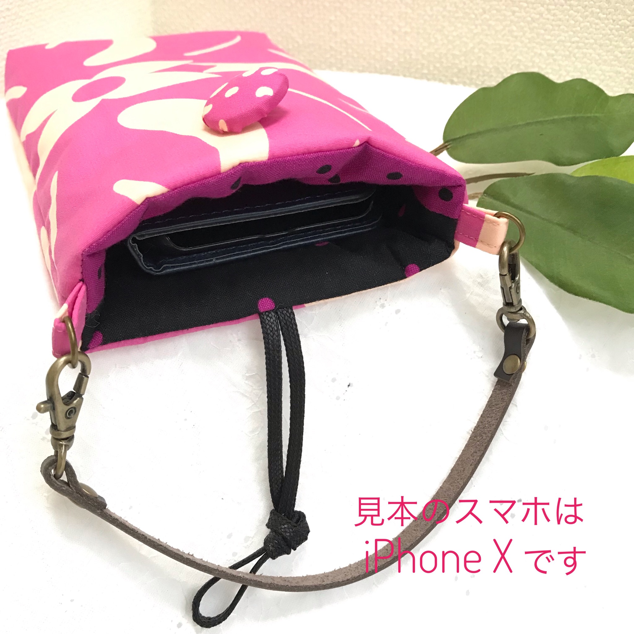 ハワイアンキルトの様な柄のスマホポーチ | iichi ハンドメイド 