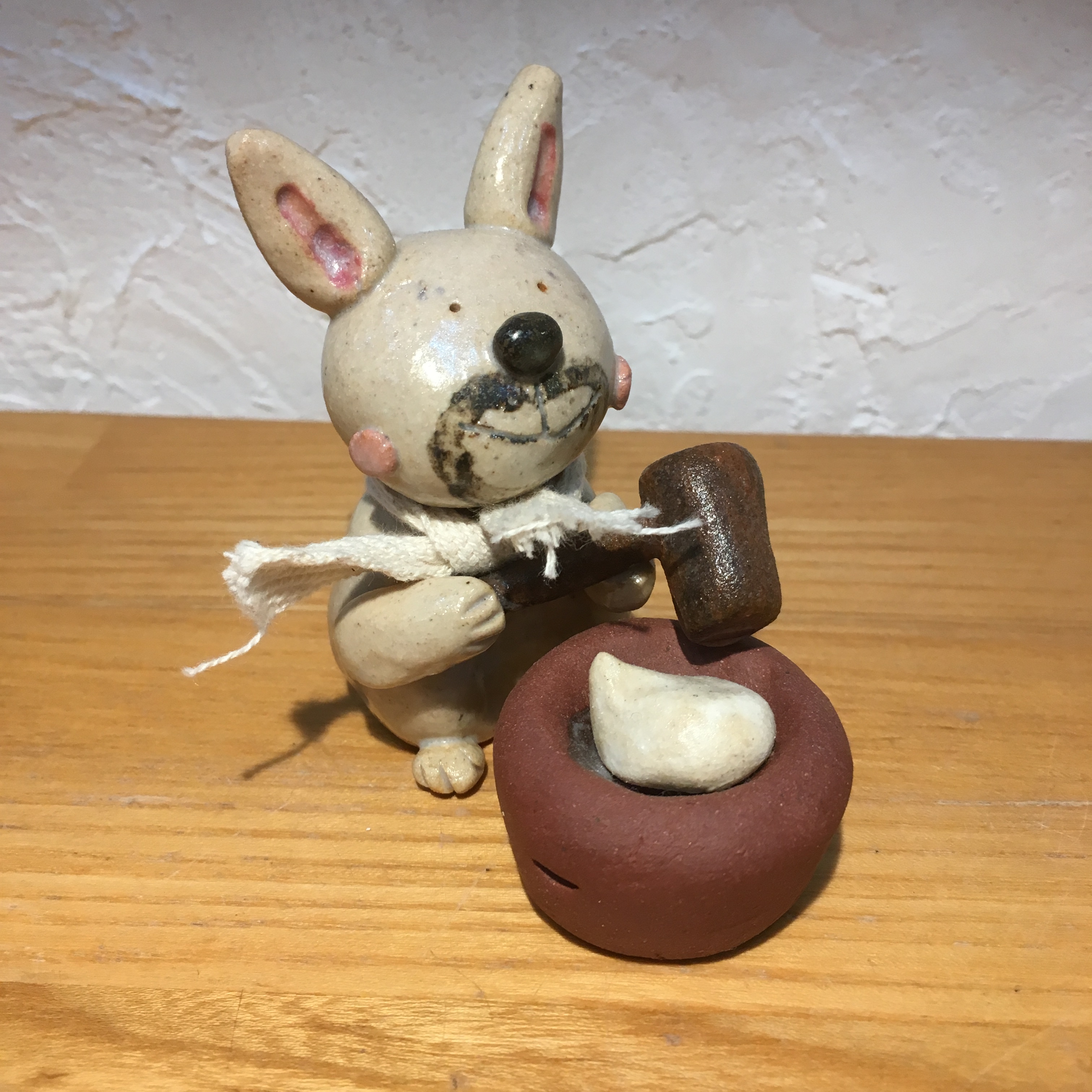ウサギ権太のお餅つき うさぎ 兎 餅つき お正月 陶器 置き物 Iichi ハンドメイド クラフト作品 手仕事品の通販