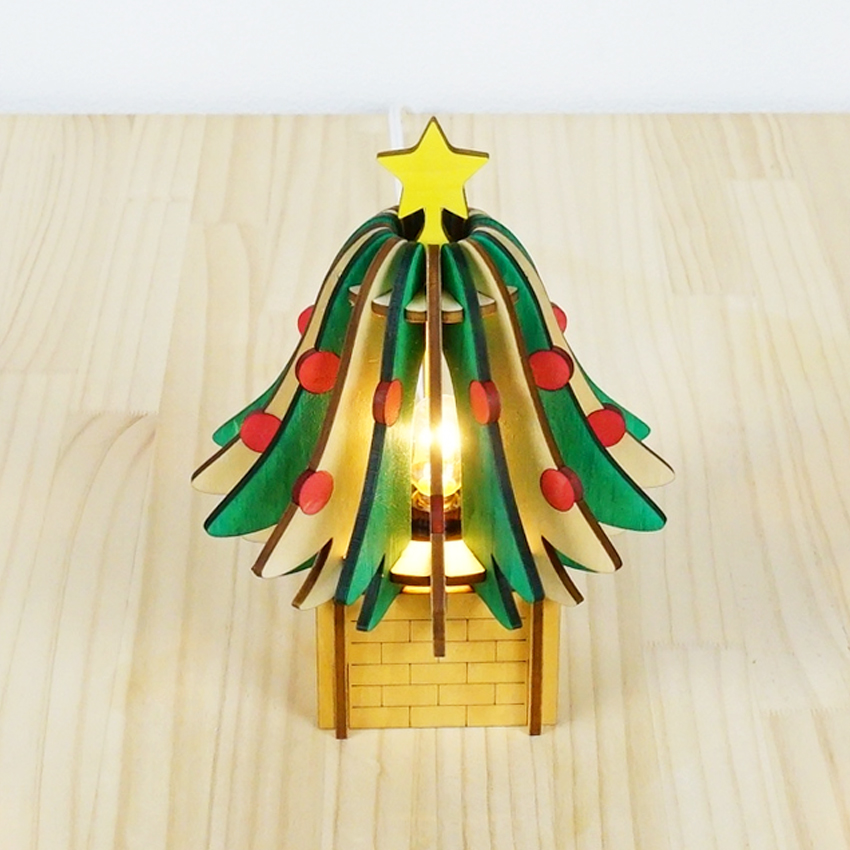 クリスマスツリー 木製フロアランプ Iichi ハンドメイド クラフト作品 手仕事品の通販