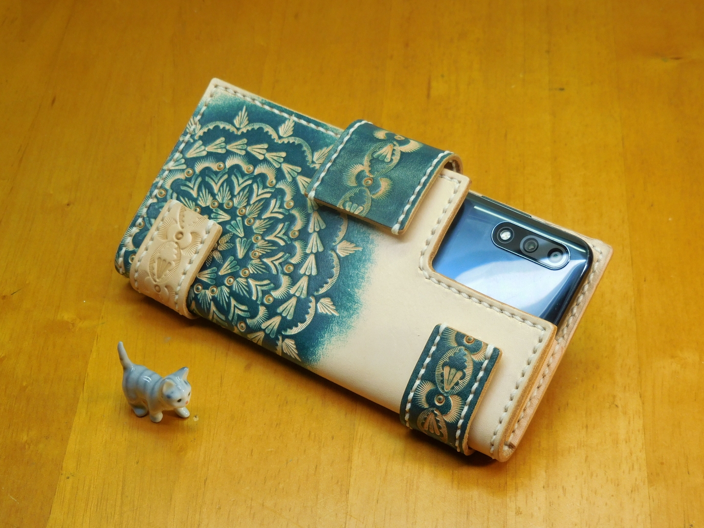 ヌメ革のスマホベルトポーチ Iichi ハンドメイド クラフト作品 手仕事品の通販