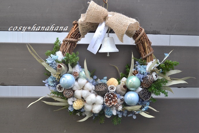 送料無料 アイスブルーのクリスマスベルwreath Iichi ハンドメイド クラフト作品 手仕事品の通販