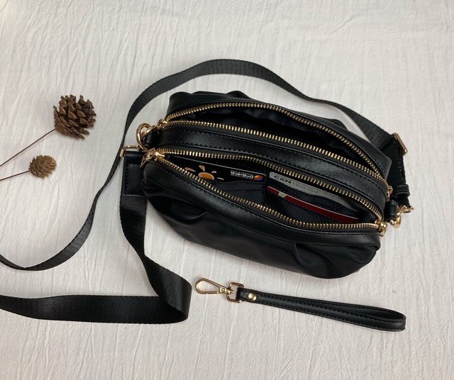 お財布ポシェット 上質撥水ナイロン ２way ポケットたくさん 軽量 大人可愛いショルダーバッグ ファスナー付き Iichi ハンドメイド クラフト作品 手仕事品の通販