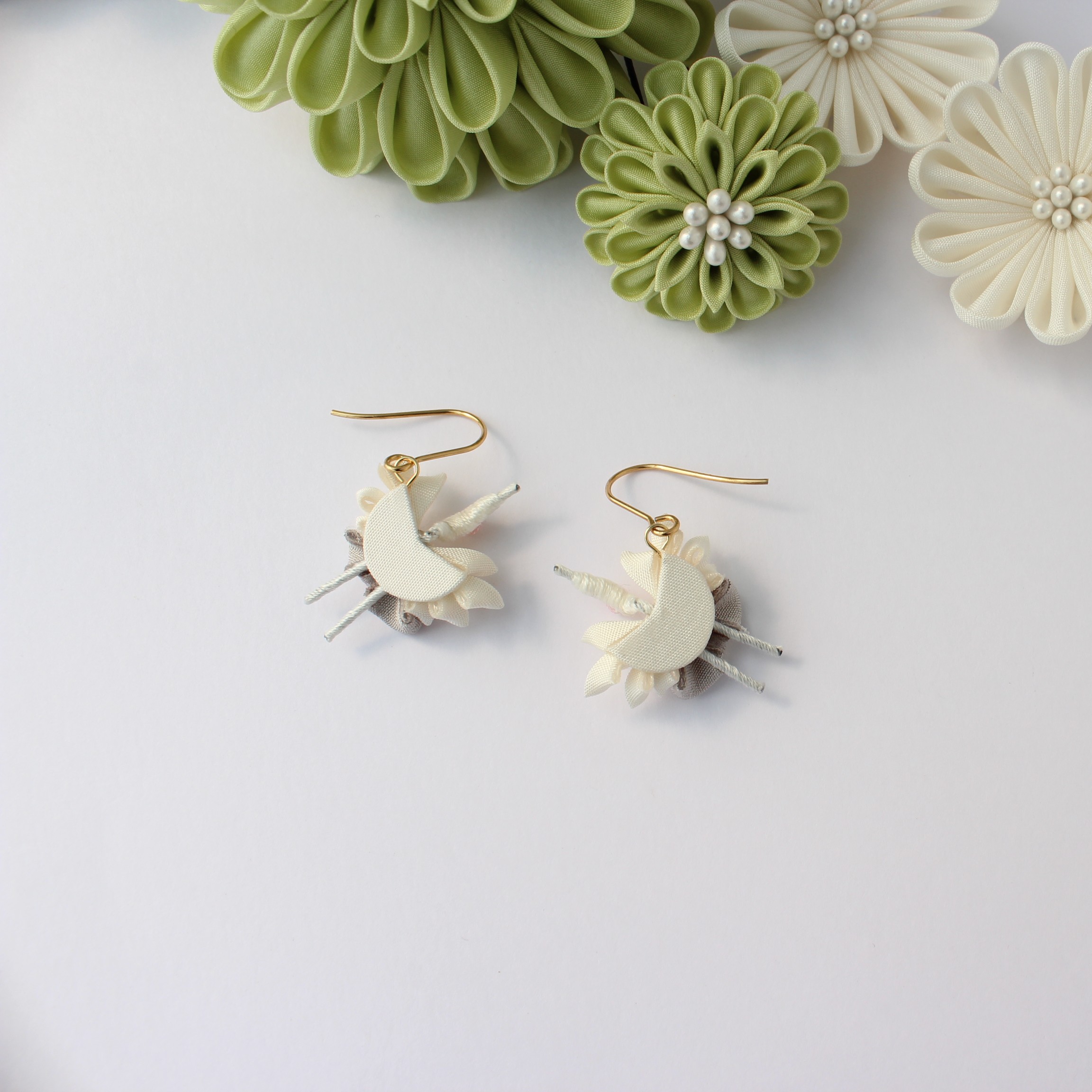 ピアス つまみ細工 小鶴 パステル 受注制作 Iichi ハンドメイド クラフト作品 手仕事品の通販