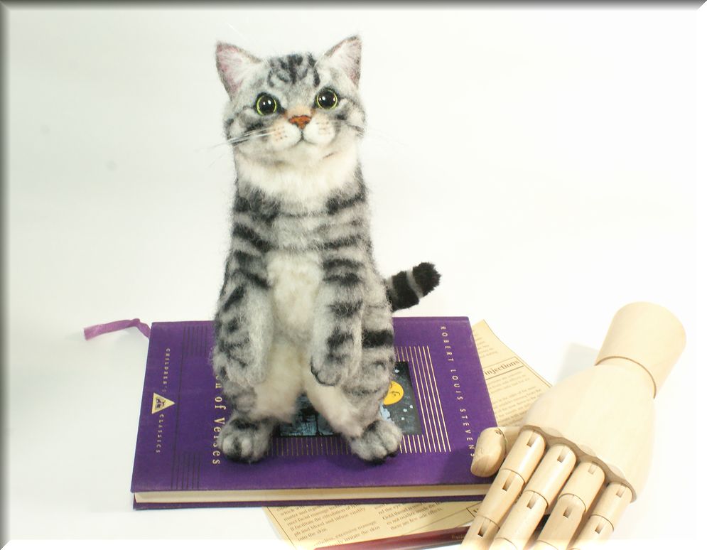 羊毛フェルト 猫 アメリカンショートヘア 立ち猫 猫フィギュア アメショー Iichi ハンドメイド クラフト作品 手仕事品の通販