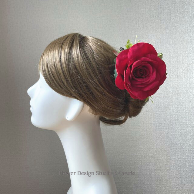 赤い薔薇とグリン紫陽花の髪飾り フローレス レッド フラメンコ ヘアクリップ Iichi ハンドメイド クラフト作品 手仕事品の通販