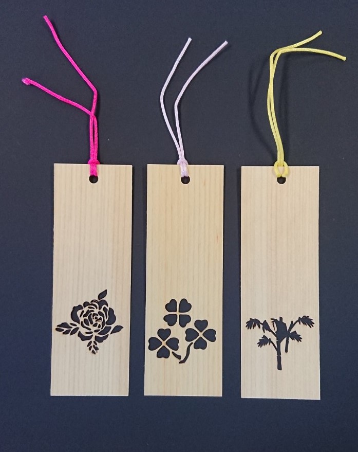 木のしおり バラ 4つ葉のクローバー 竹の3枚セット Iichi ハンドメイド クラフト作品 手仕事品の通販