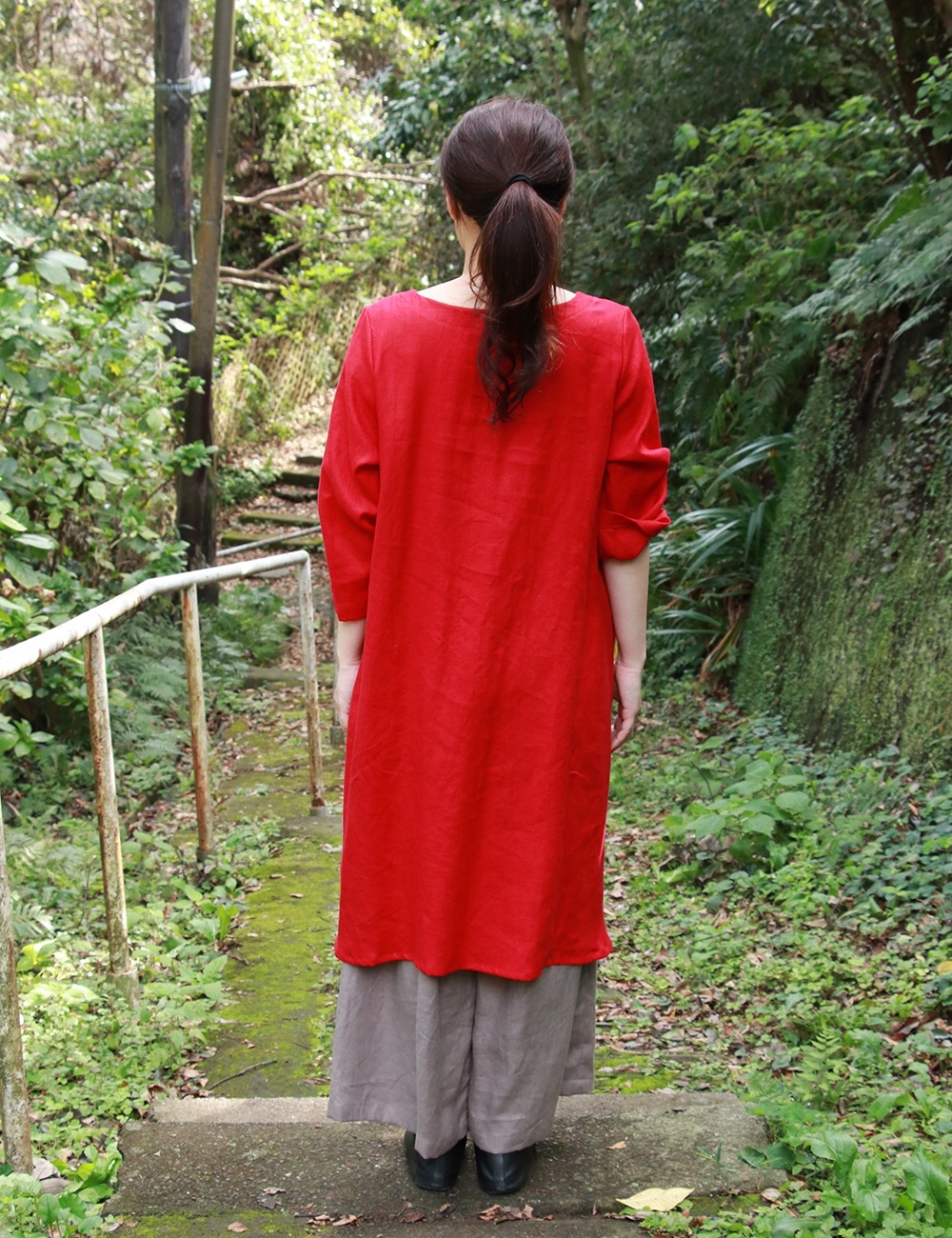 赤いリネンのワンピース Iichi ハンドメイド クラフト作品 手仕事品の通販