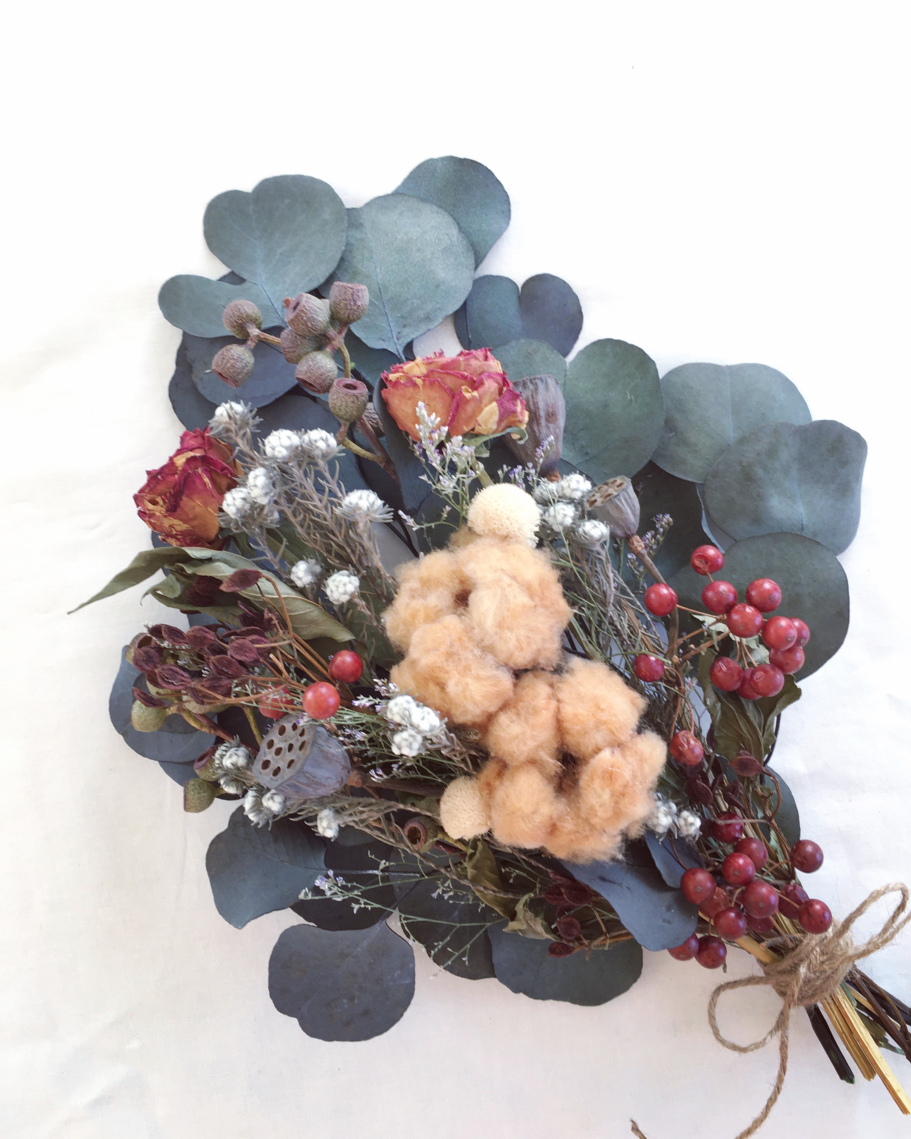 コットンフラワーとサンキライのブーケ スワッグ クリスマスやお正月に コメントラッピングは別途ご購入お願いします Iichi ハンドメイド クラフト作品 手仕事品の通販