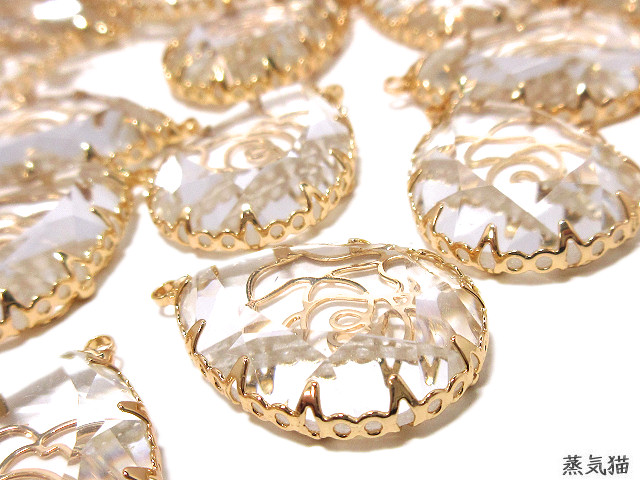 透かし薔薇 しずくガラスチャーム ゴールド 4個 雫 花柄パーツ ピアス イヤリング ハンドメイド素材 Iichi ハンドメイド クラフト作品 手仕事品の通販