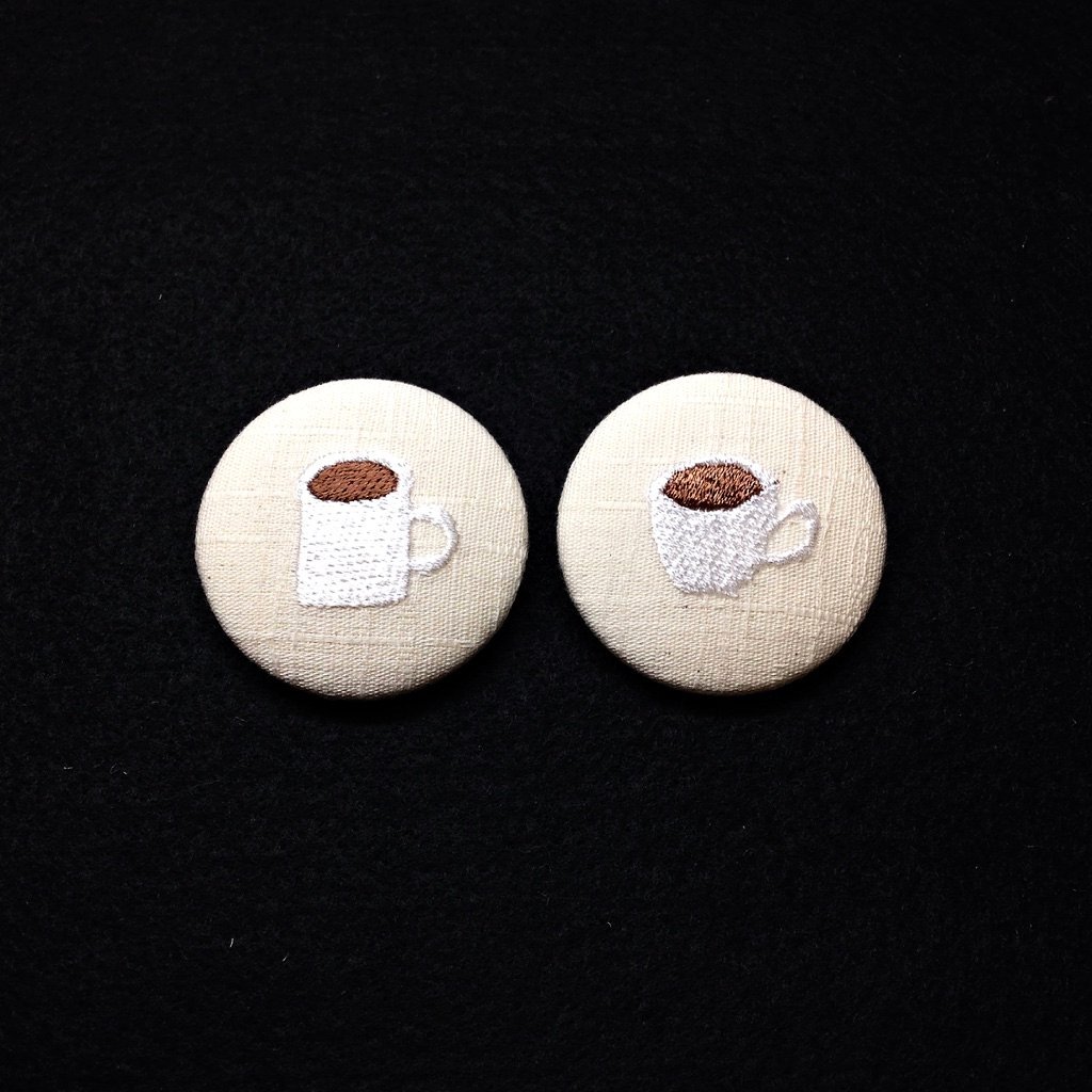 刺繍ボタンブローチ コーヒー Iichi ハンドメイド クラフト作品 手仕事品の通販