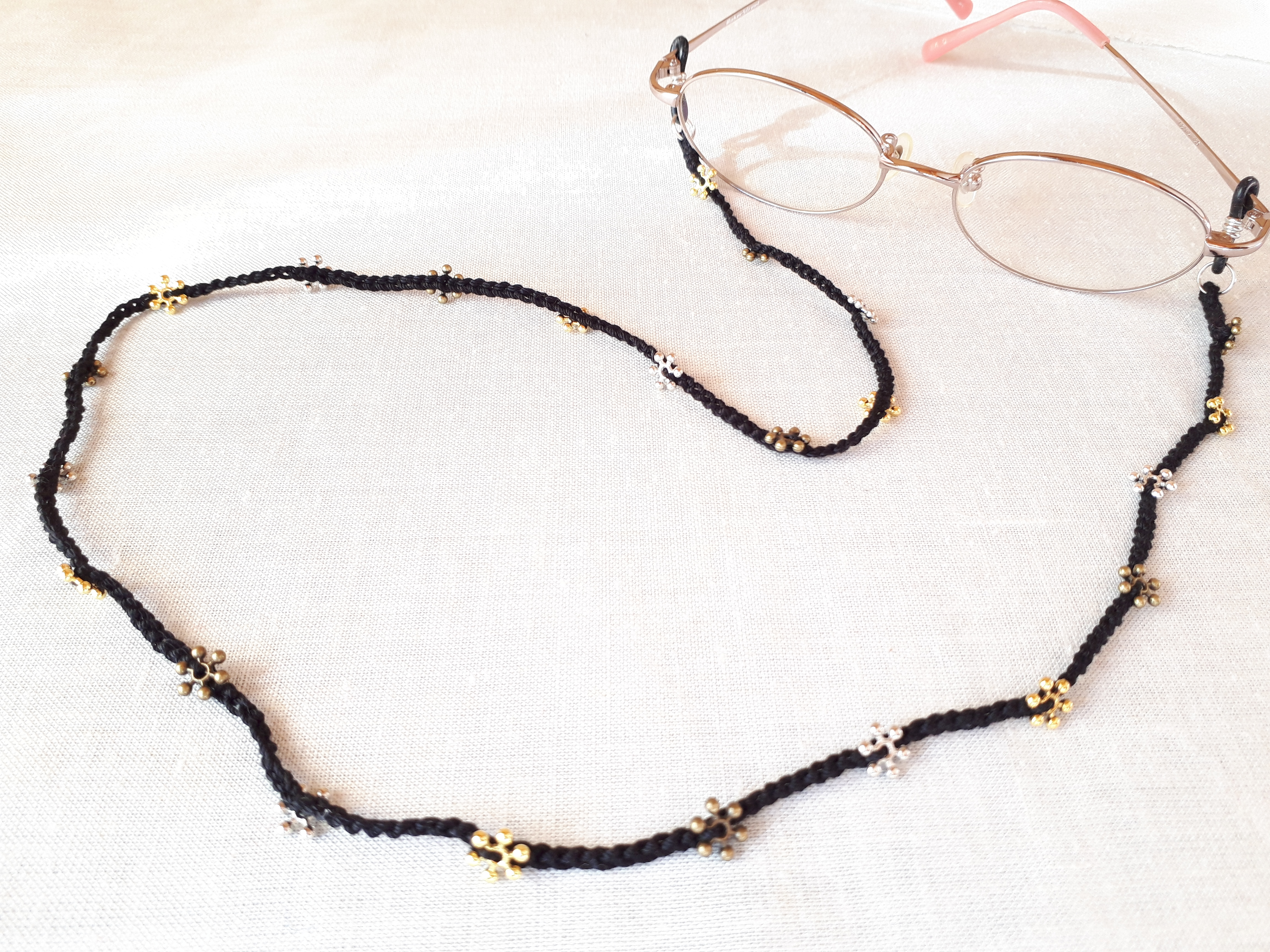 雪の結晶 編み込みメガネストラップ 黒 Iichi ハンドメイド クラフト作品 手仕事品の通販