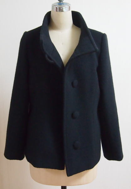 大きいくるみボタン付きショートコート 黒地 Iichi ハンドメイド クラフト作品 手仕事品の通販