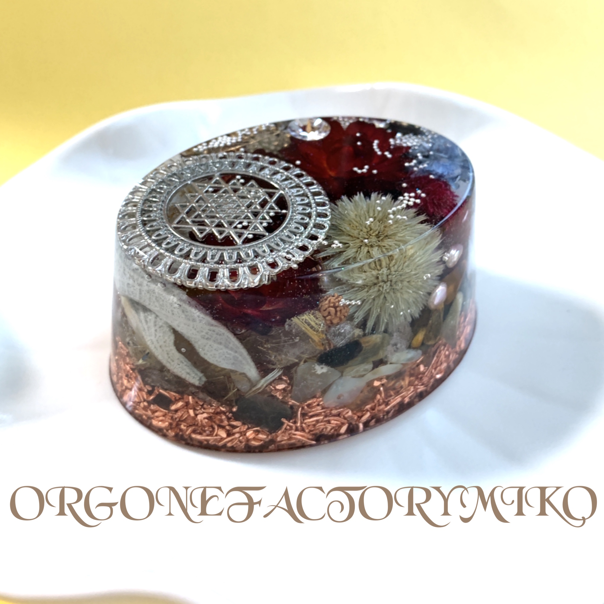 富を司るシュリヤントラ 金運 仕事運 幸運 ケオン 幸運メモリーオイル オーバル型 オルゴナイト Iichi ハンドメイド クラフト作品 手仕事品の通販