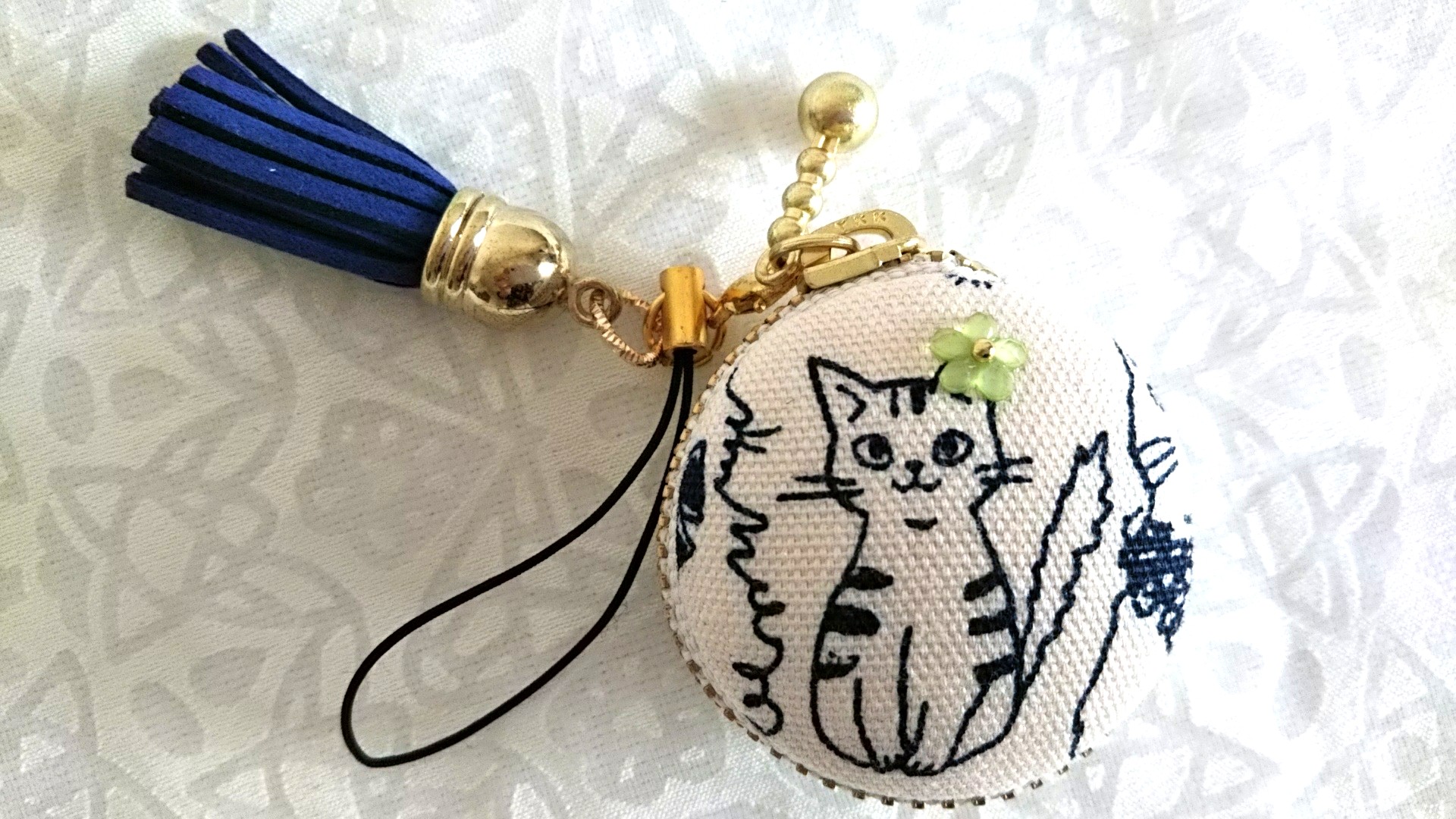 可愛い子猫ちゃんのマカロンポーチ Iichi ハンドメイド クラフト作品 手仕事品の通販