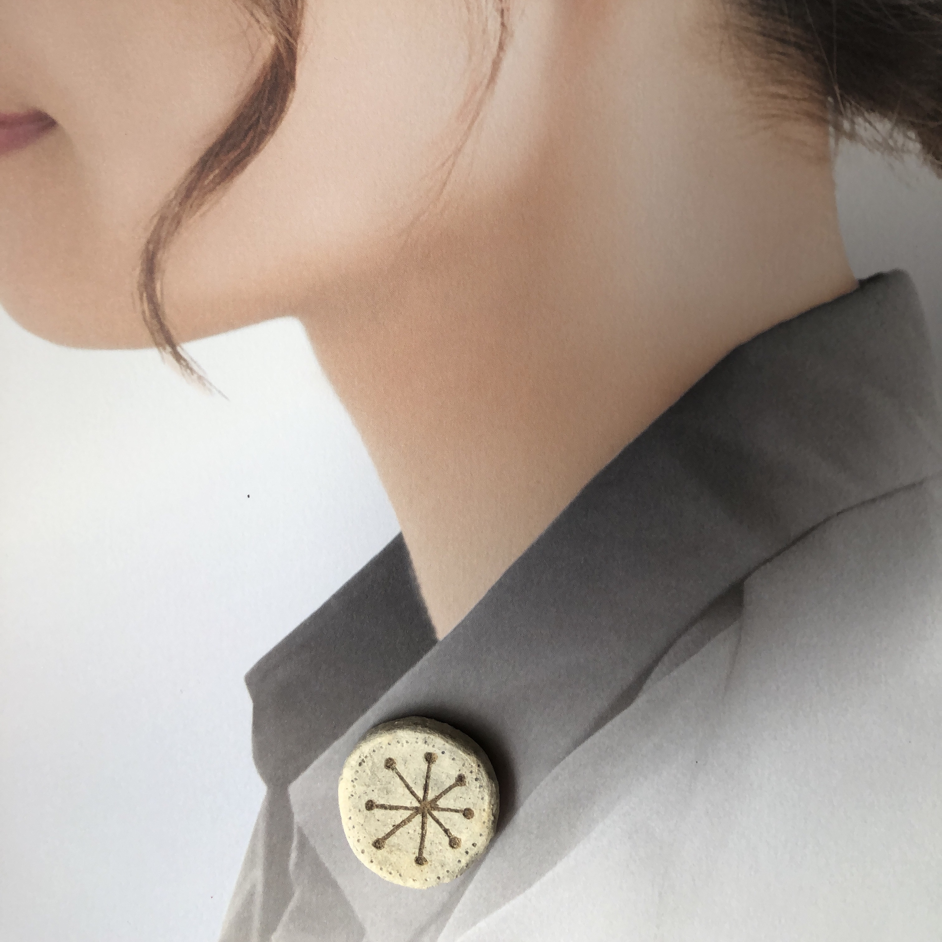 信楽焼 冬の楽しみ 粉引 ピアス ヘアゴム ブローチ セット 陶器 伝統工芸 イヤリング Iichi ハンドメイド クラフト作品 手仕事品の通販