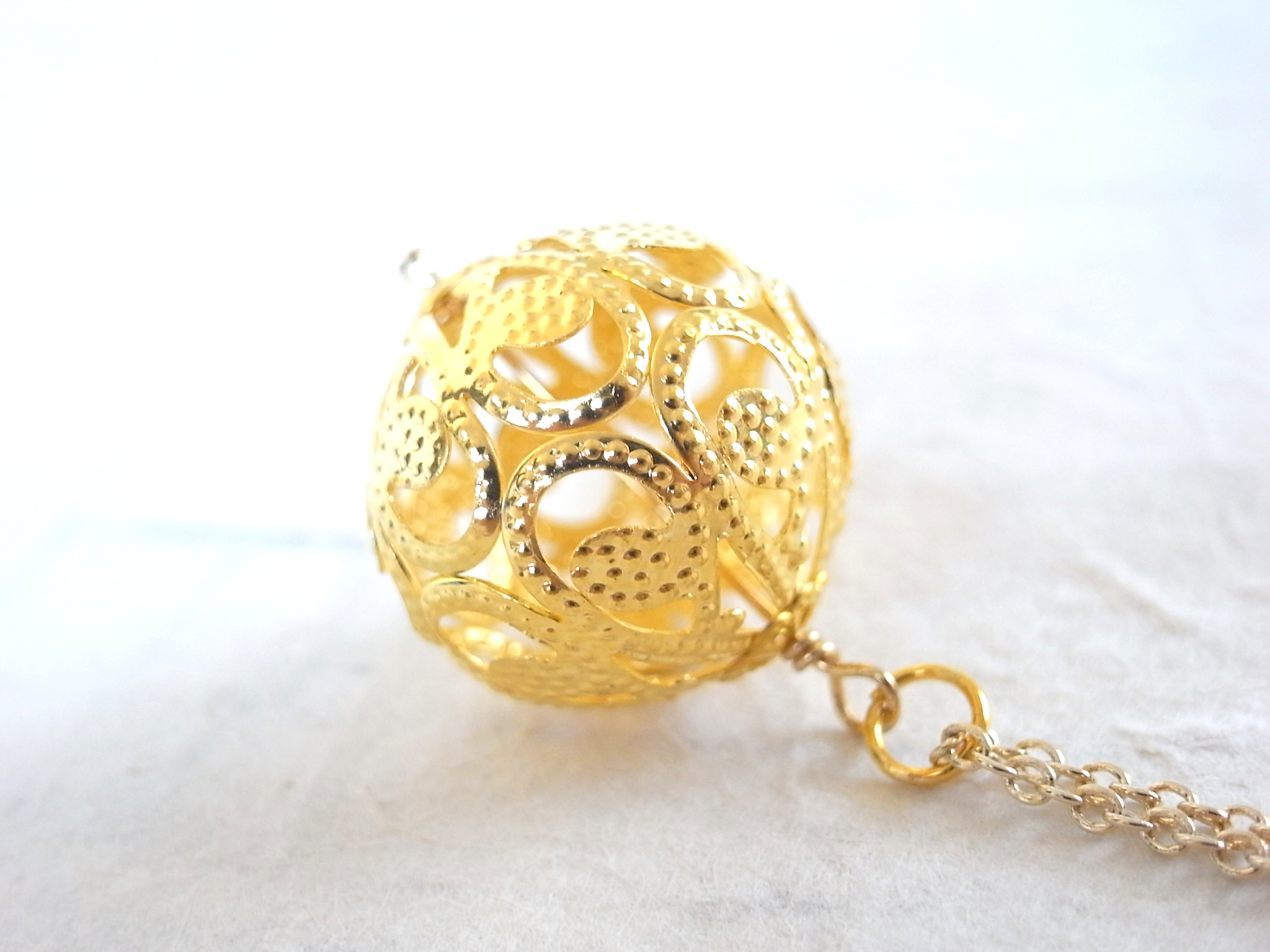 ネックレス 手毬の様なアジアン透かしビーズ ゴールド Iichi ハンドメイド クラフト作品 手仕事品の通販