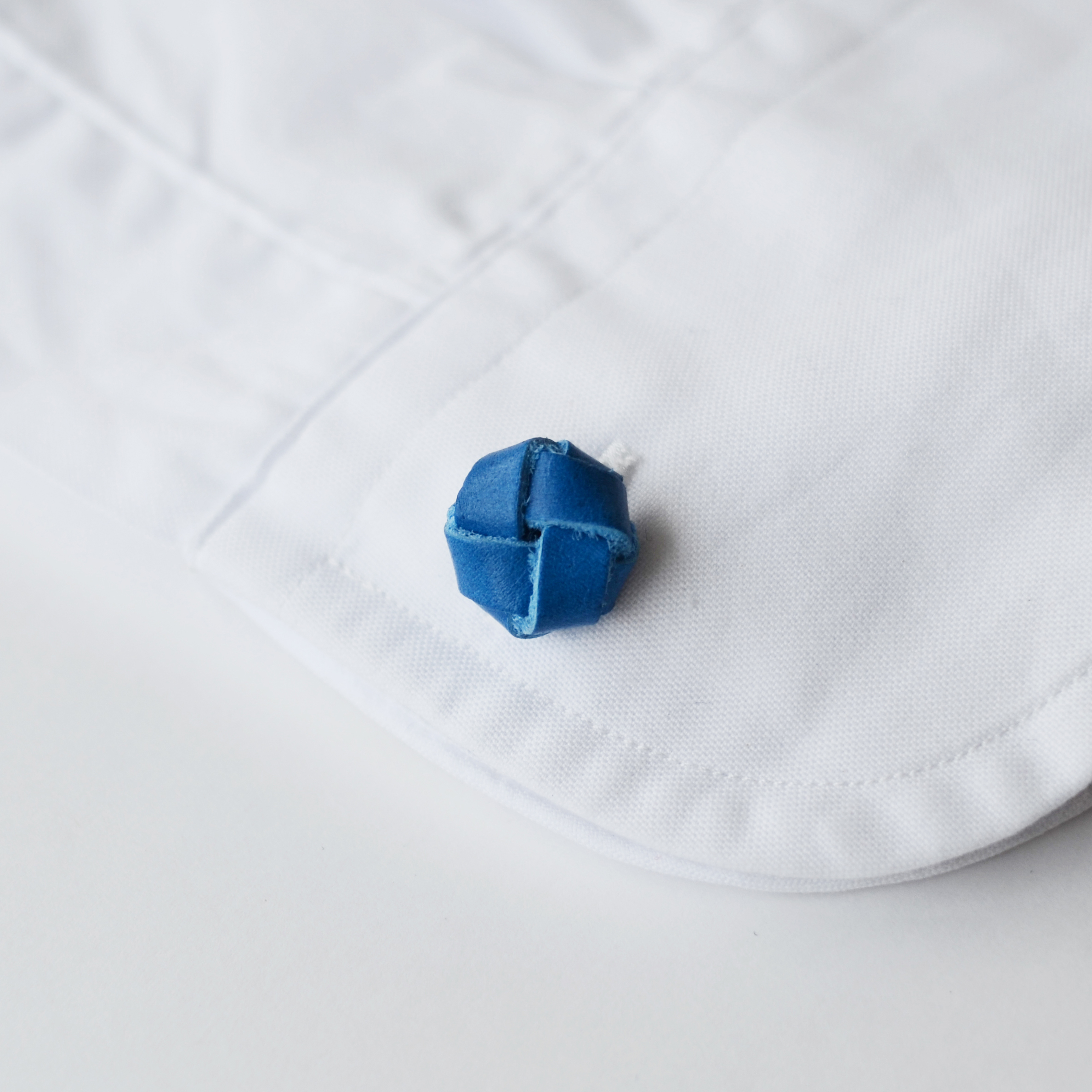 本革 青 玉結び カフスボタン ネクタイピンセット ギフトラッピング無料 Iichi ハンドメイド クラフト作品 手仕事品の通販