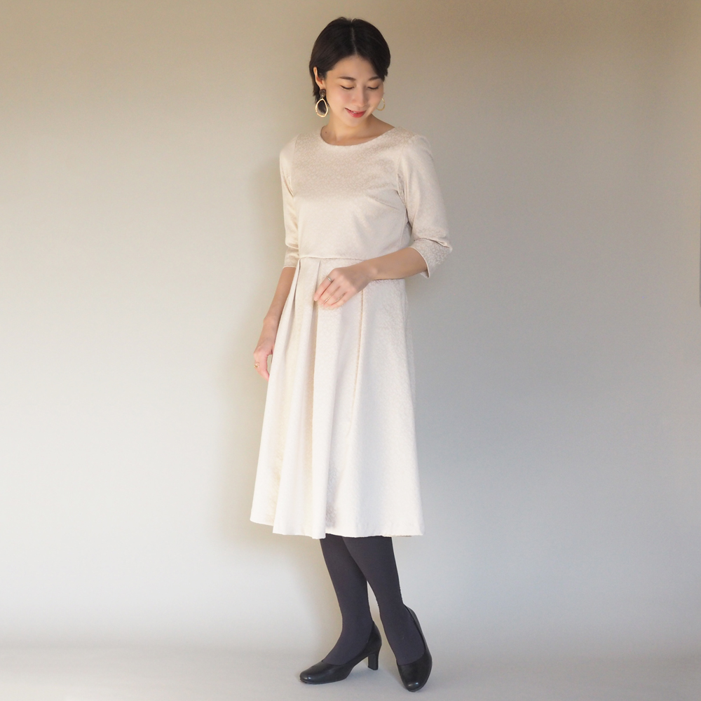 Xs Ll受注制作 アーミッシュ風シンプルワンピース フォーマルアイボリー オーナメント柄 ハリのある生地 Iichi ハンドメイド クラフト作品 手仕事品の通販