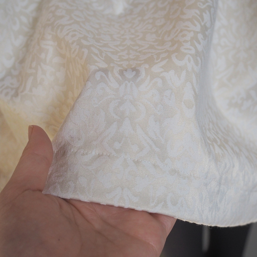 Xs Ll受注制作 アーミッシュ風シンプルワンピース フォーマルアイボリー オーナメント柄 ハリのある生地 Iichi ハンドメイド クラフト作品 手仕事品の通販