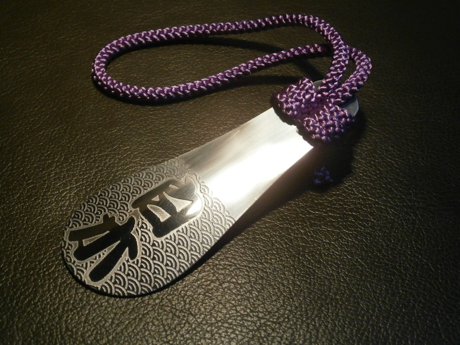 オーダーメイド 靴ベラ ネーム入れ 漢字 地紋 青海波 彫金 キーホルダー 紋章 フォーマル Iichi ハンドメイド クラフト作品 手仕事品の通販