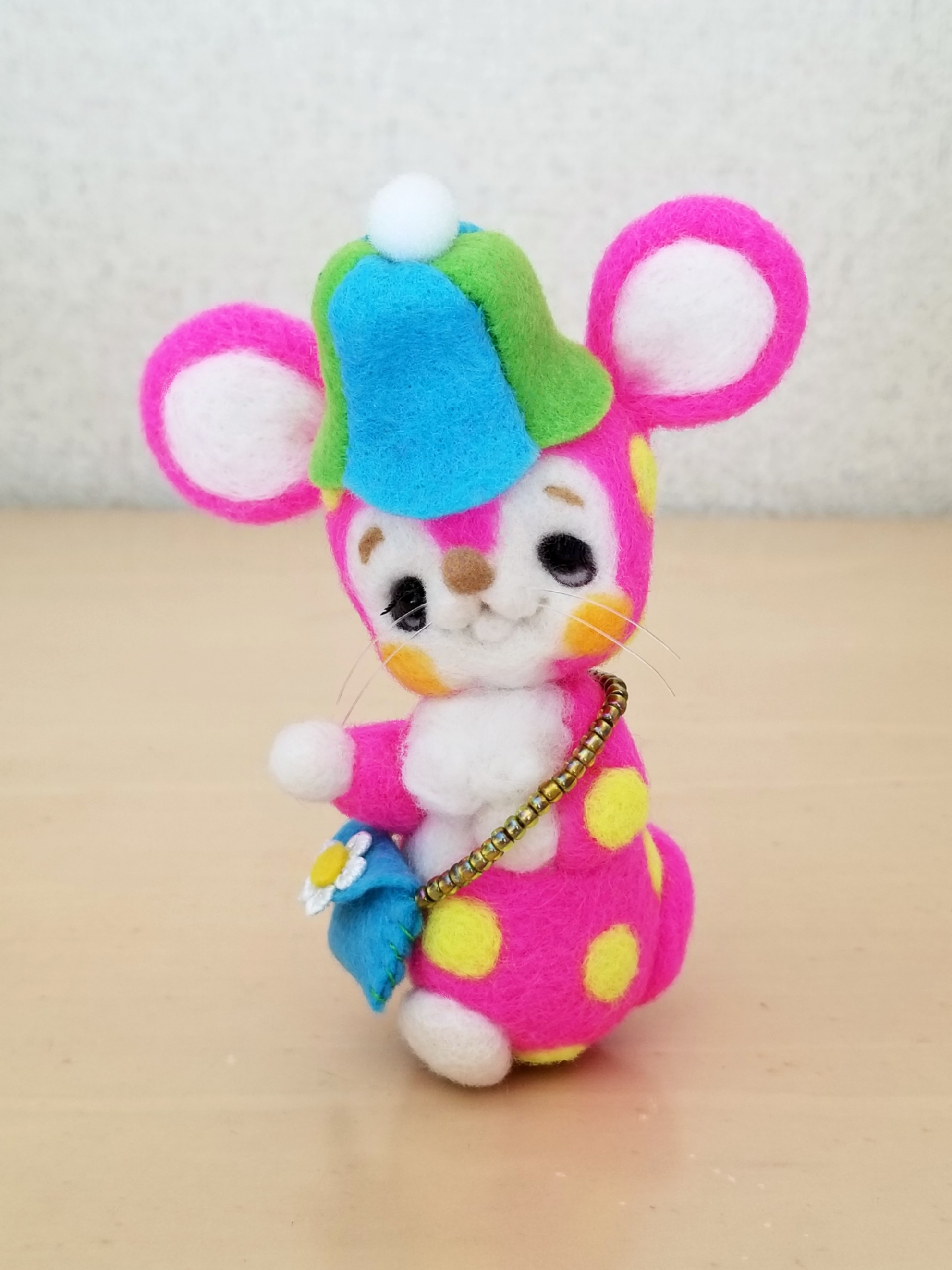 メルヘン レトロなネズミちゃん ネオンピンク Iichi ハンドメイド クラフト作品 手仕事品の通販