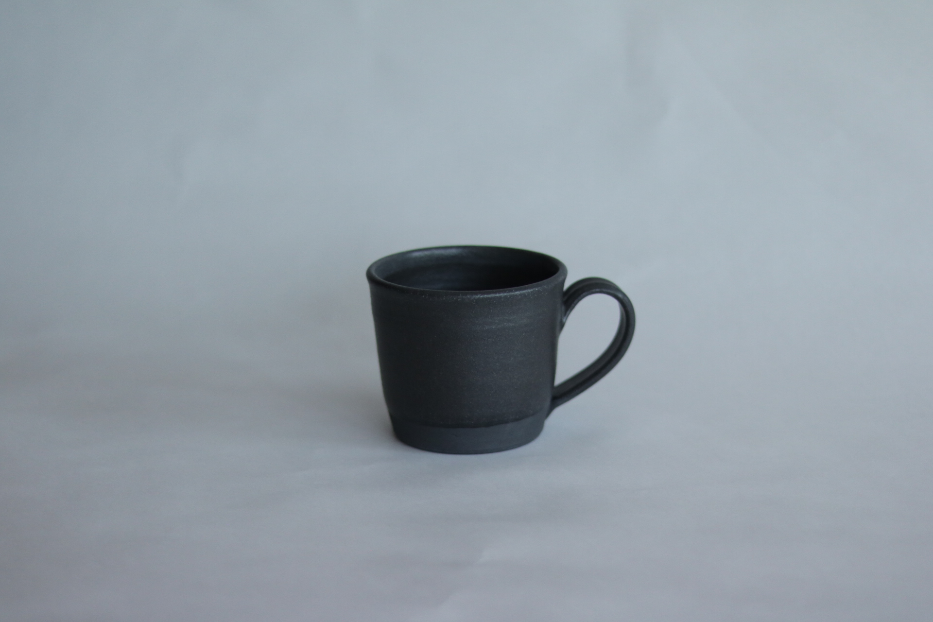 シンプルなマグカップ 黒 Iichi ハンドメイド クラフト作品 手仕事品の通販