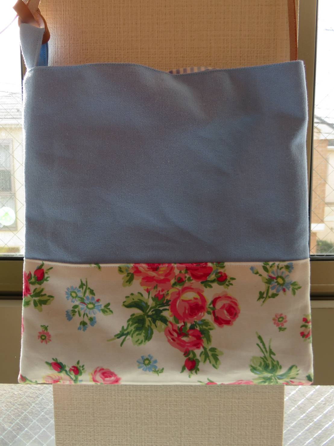 Laura Ashley ローラアシュレイ ”Bunched Roses” ＋帆布生地 ショルダーバッグ | iichi  ハンドメイド・クラフト作品・手仕事品の通販