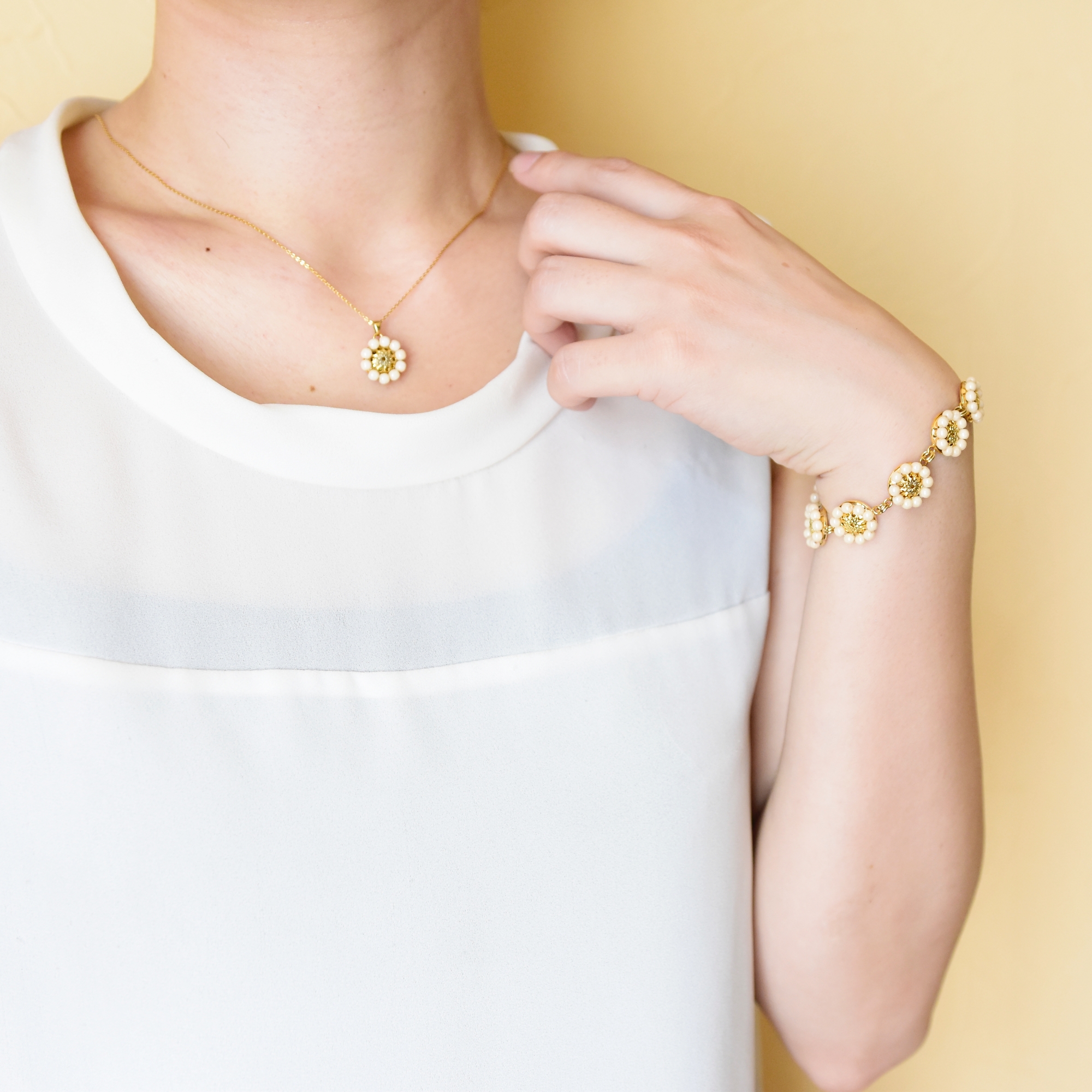 ネックレス アンティークレトロ 小ぶりなお花 Iichi ハンドメイド クラフト作品 手仕事品の通販