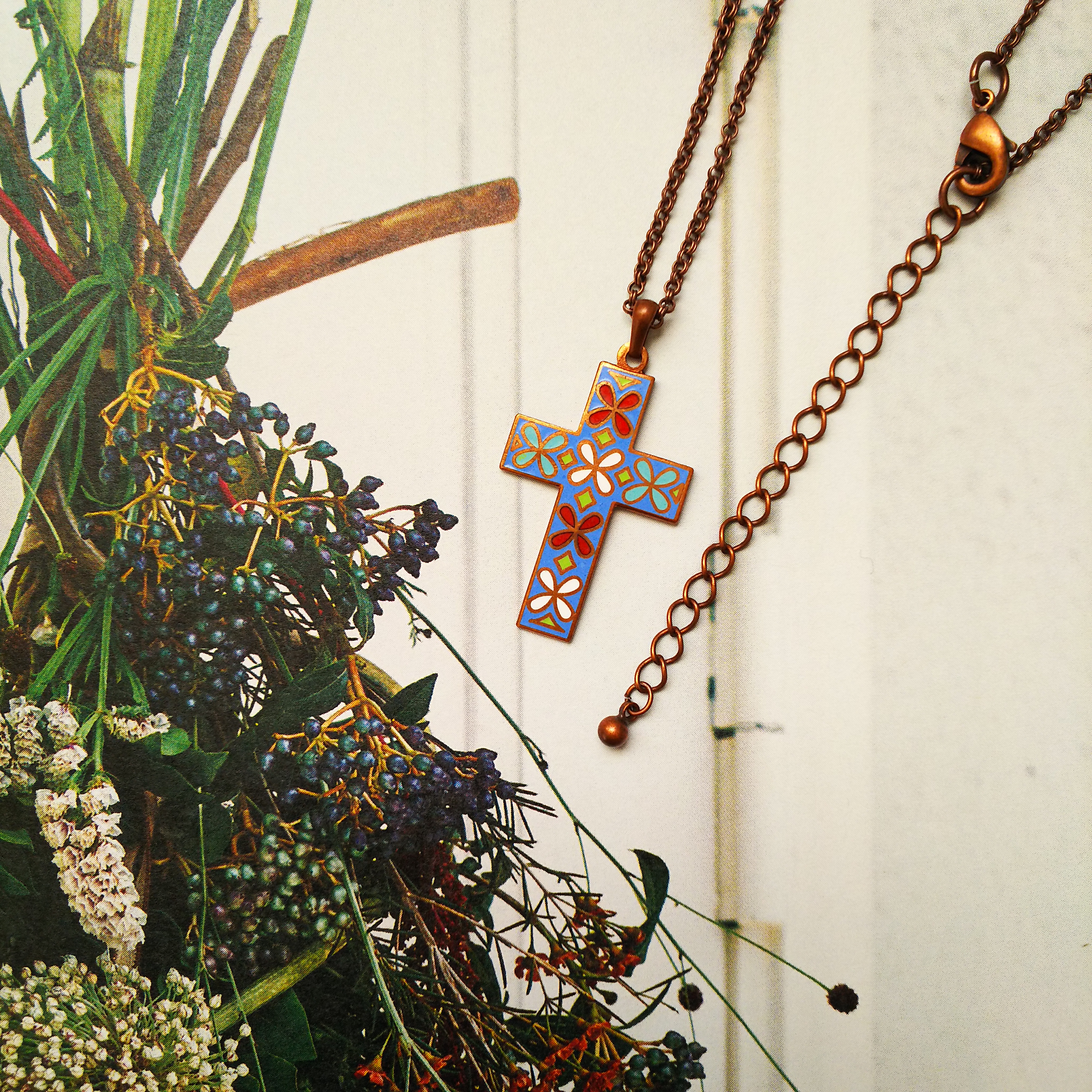 レトロな柄のヴィンテージ・クロス（十字架）のネックレス・銅古美色 | iichi ハンドメイド・クラフト作品・手仕事品の通販
