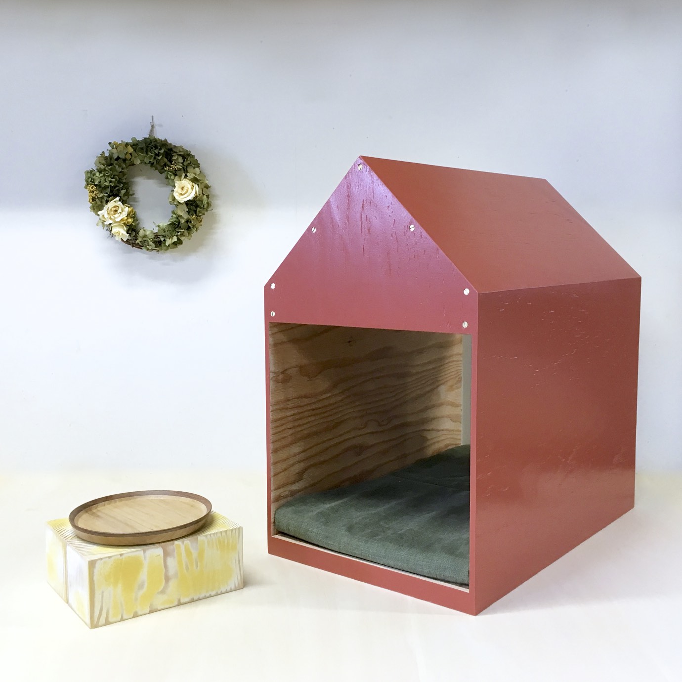 インテリアになる犬小屋 ドッグハウス ペットハウス 木製 レッド 室内用 Iichi ハンドメイド クラフト作品 手仕事品の通販