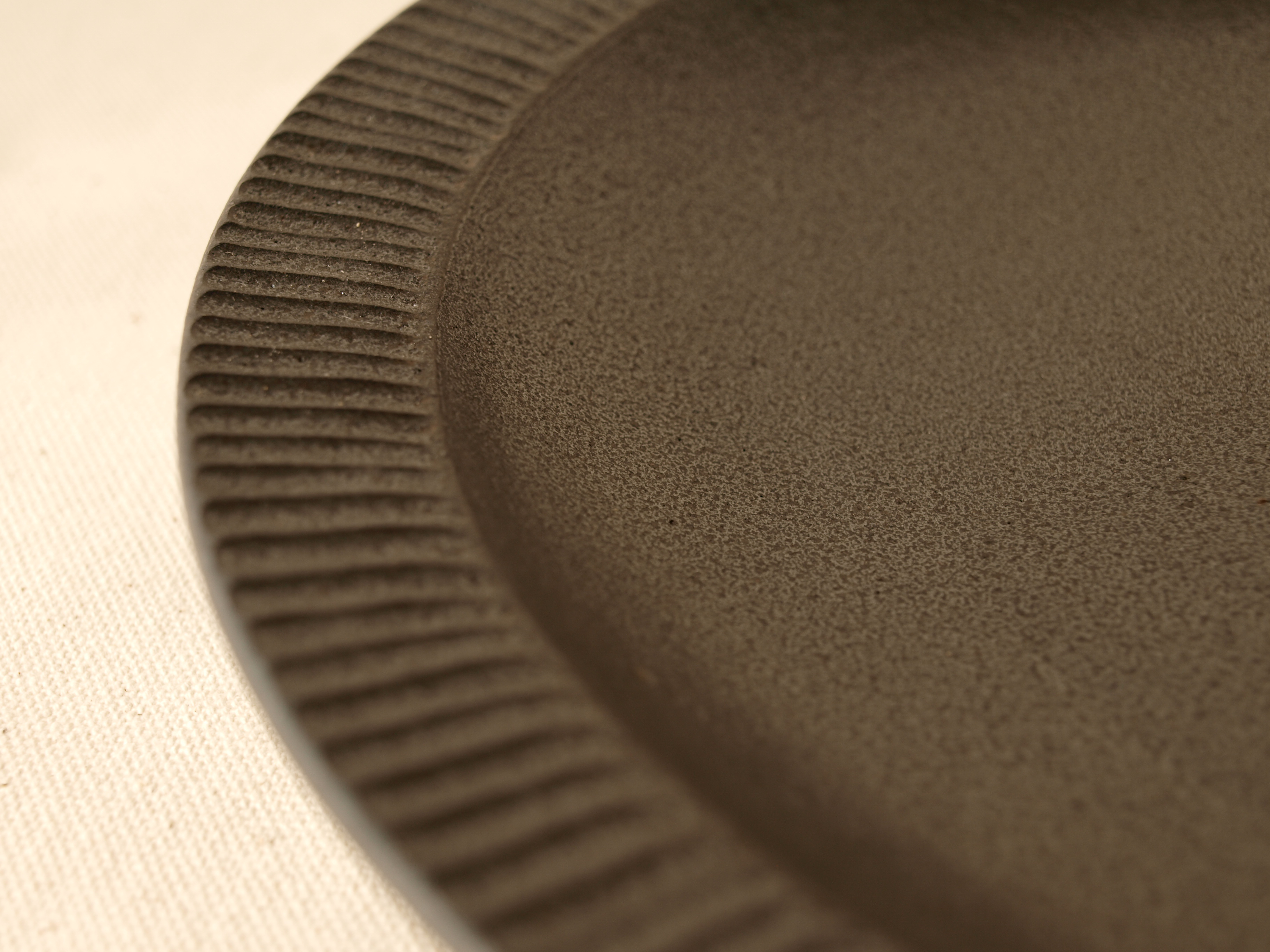 お皿 しのぎ 深皿 黒 直径約27 5ｃｍ 大皿 Iichi ハンドメイド クラフト作品 手仕事品の通販