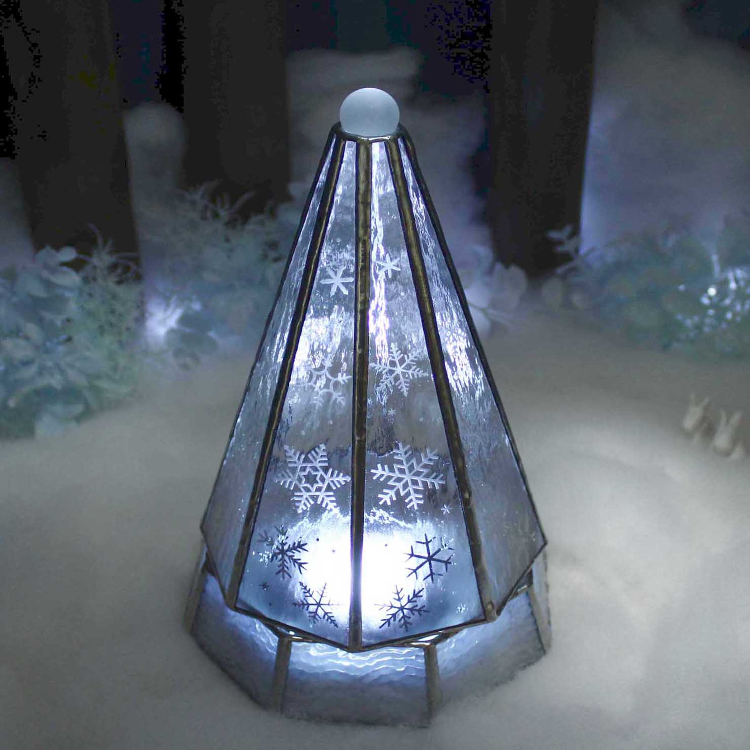 大人のクリスマスツリー 雪と氷の世界 Lサイズ ステンドグラス ランプ Ledライト付 Iichi ハンドメイド クラフト作品 手仕事品の通販