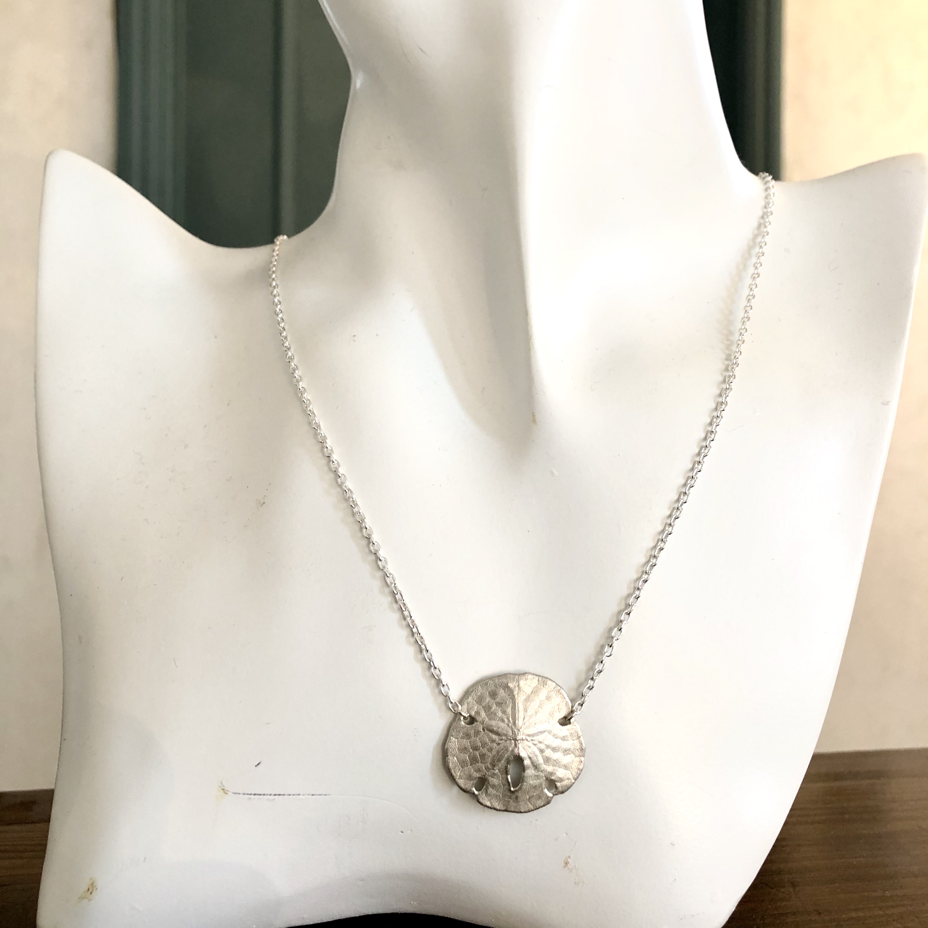 Keyhole Sand Dollar 海からの贈り物 スカシカシパンのペンダント Iichi ハンドメイド クラフト作品 手仕事品の通販