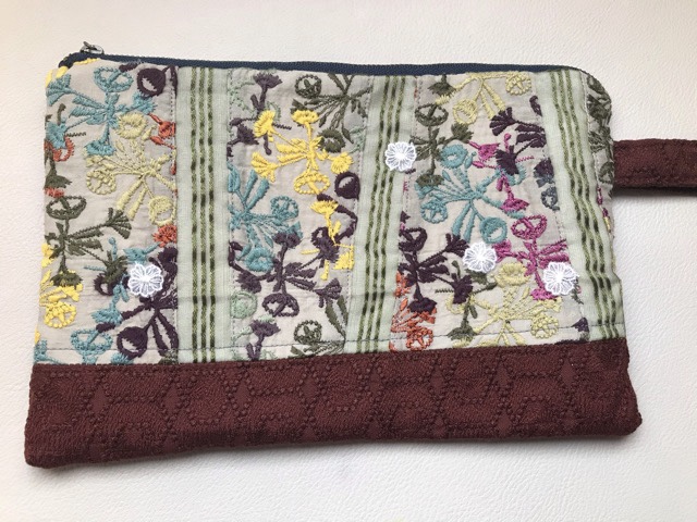 ふんわり大きめ Pjc刺繍 パッチワークポーチ Iichi ハンドメイド クラフト作品 手仕事品の通販